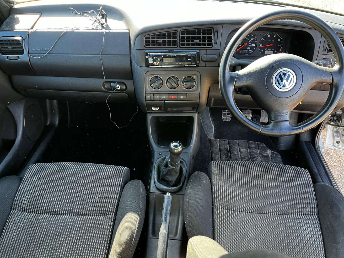 <p>2001 VW GOLF CABRIOLET</p>