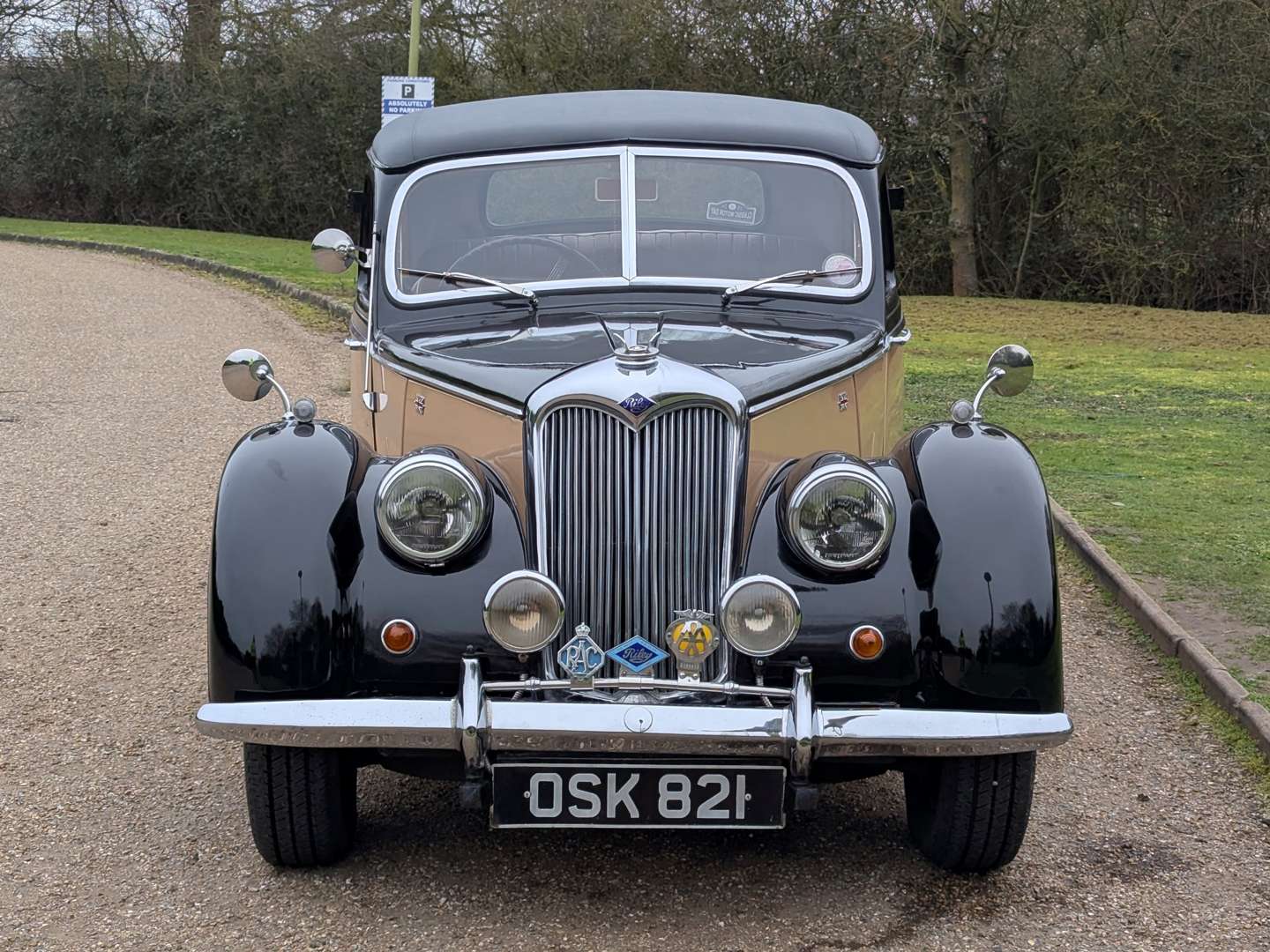 <p>1952 RILEY RME 1.5 SALOON</p>
