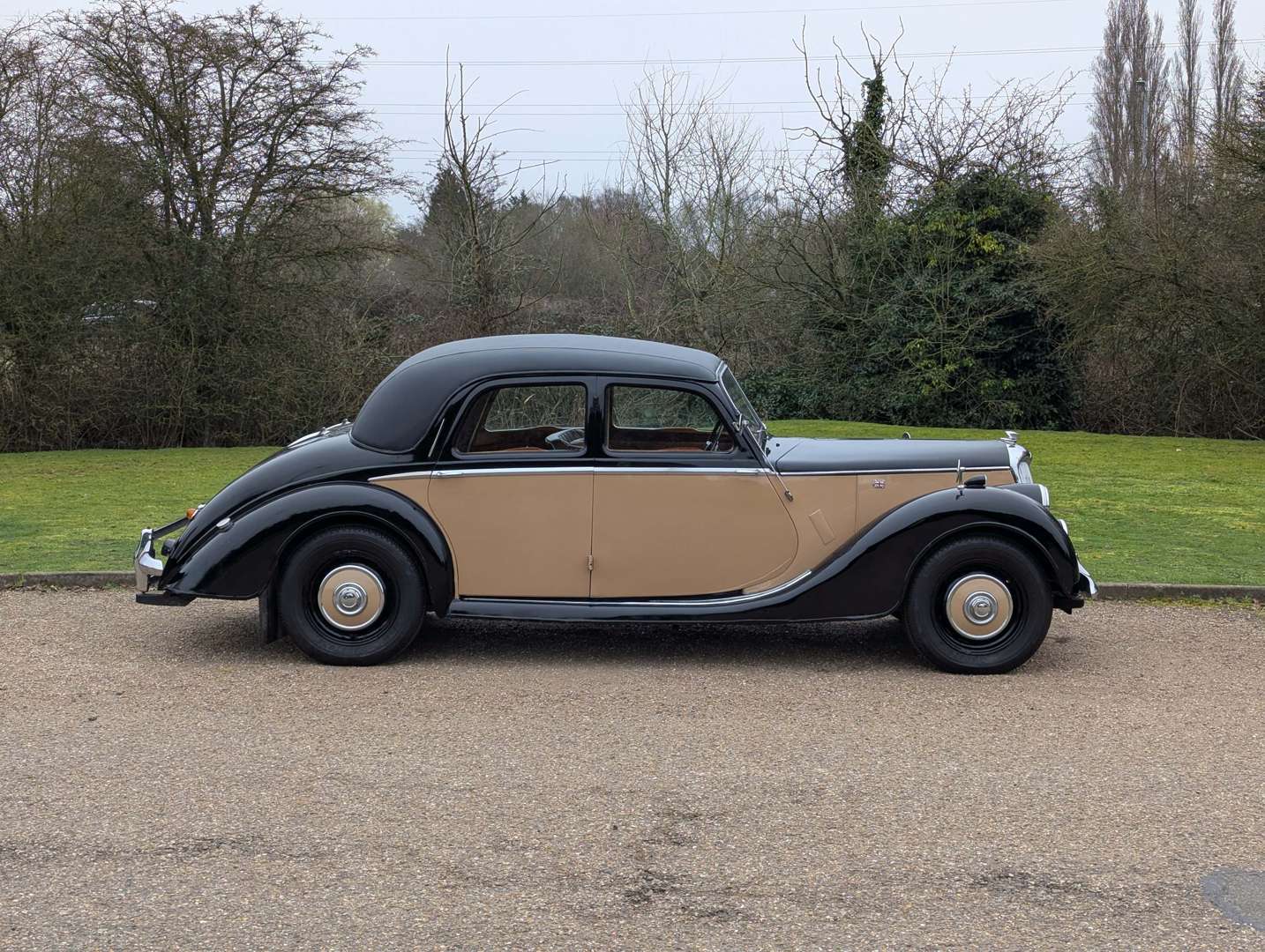 <p>1952 RILEY RME 1.5 SALOON</p>