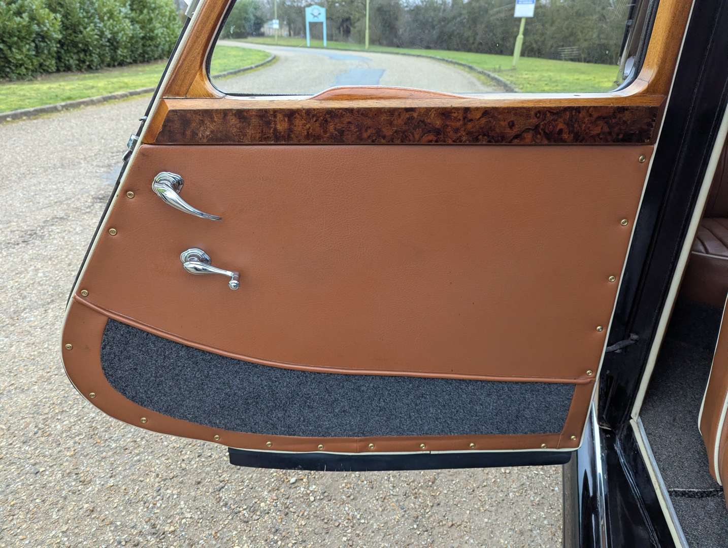 <p>1952 RILEY RME 1.5 SALOON</p>