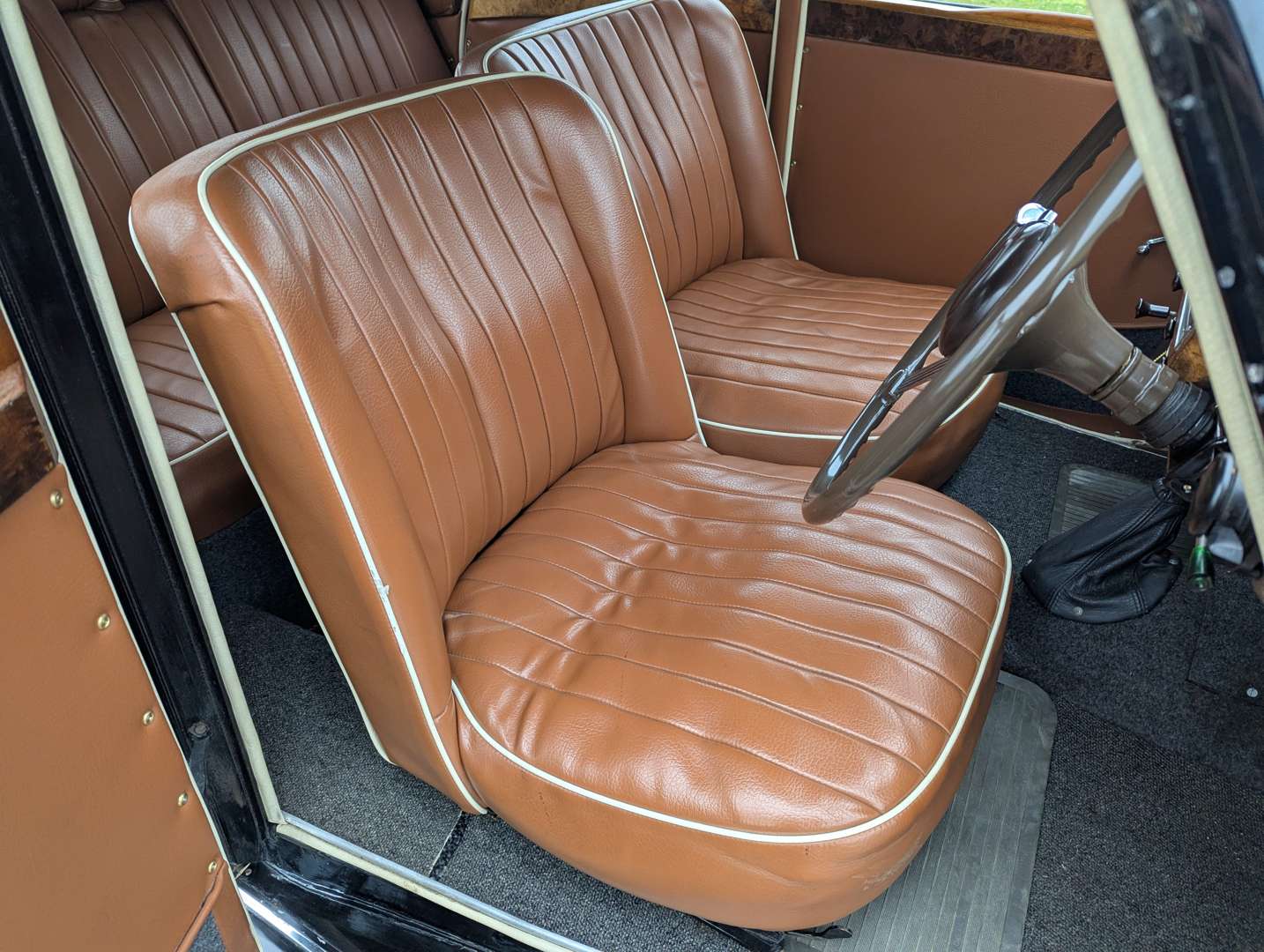 <p>1952 RILEY RME 1.5 SALOON</p>