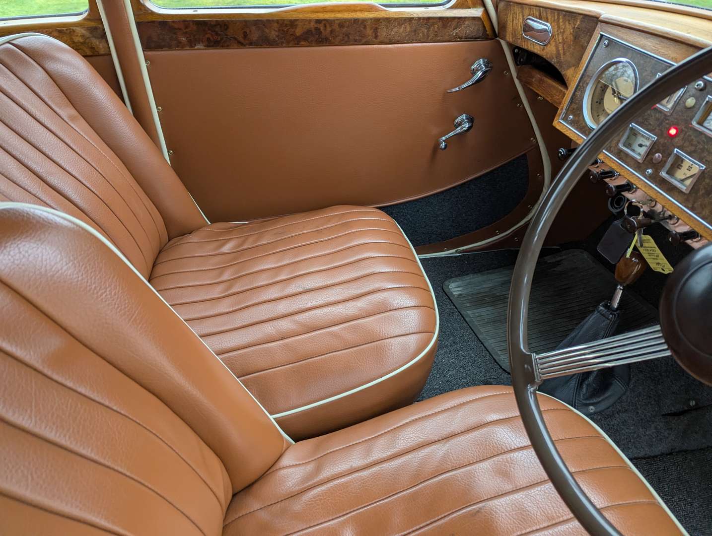 <p>1952 RILEY RME 1.5 SALOON</p>