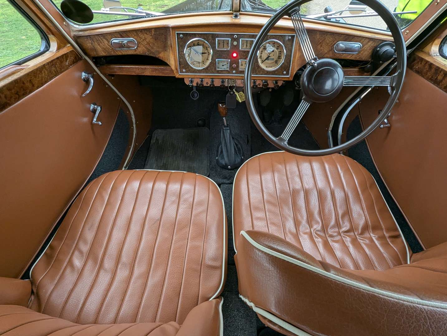 <p>1952 RILEY RME 1.5 SALOON</p>