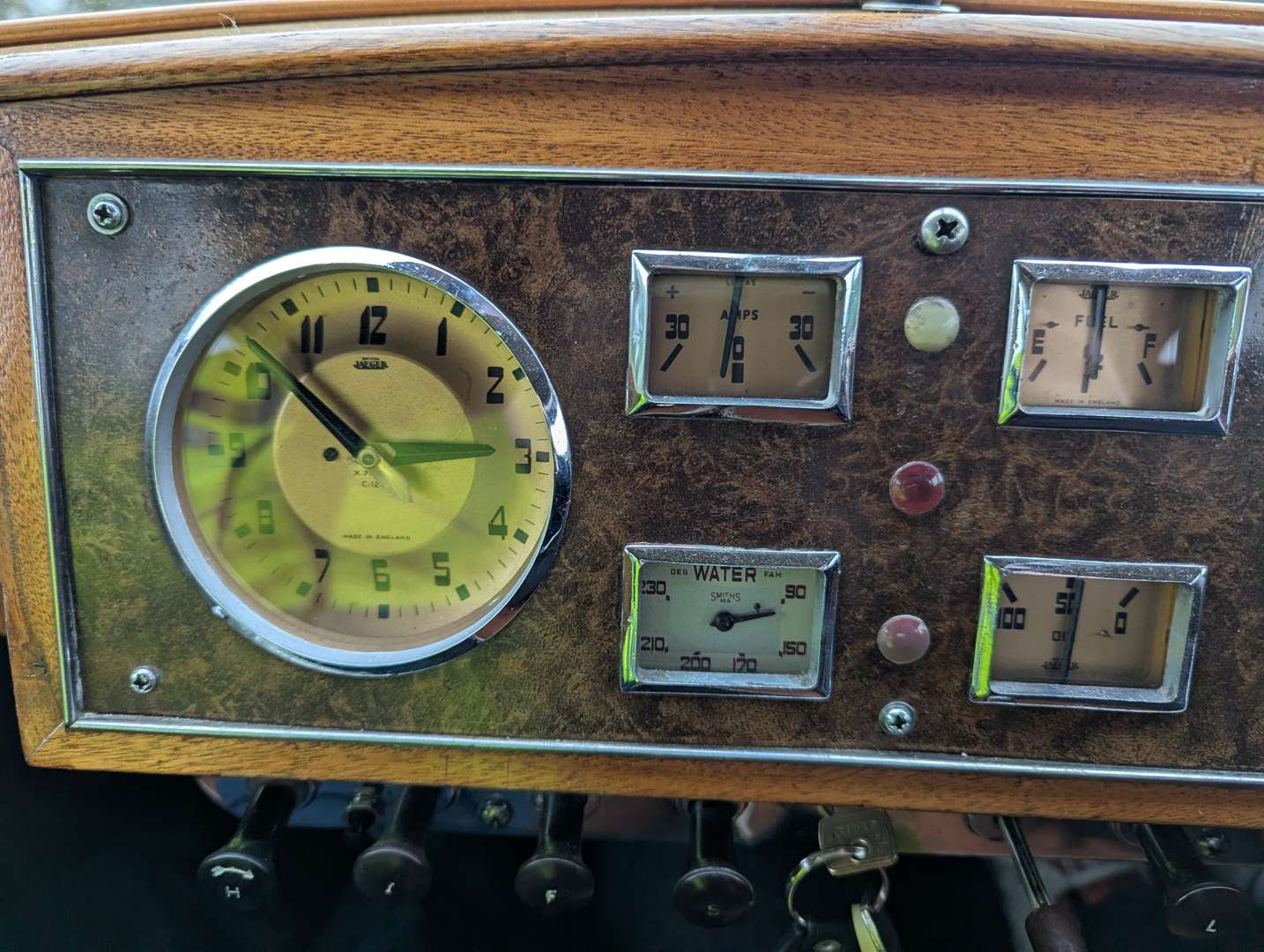 <p>1952 RILEY RME 1.5 SALOON</p>