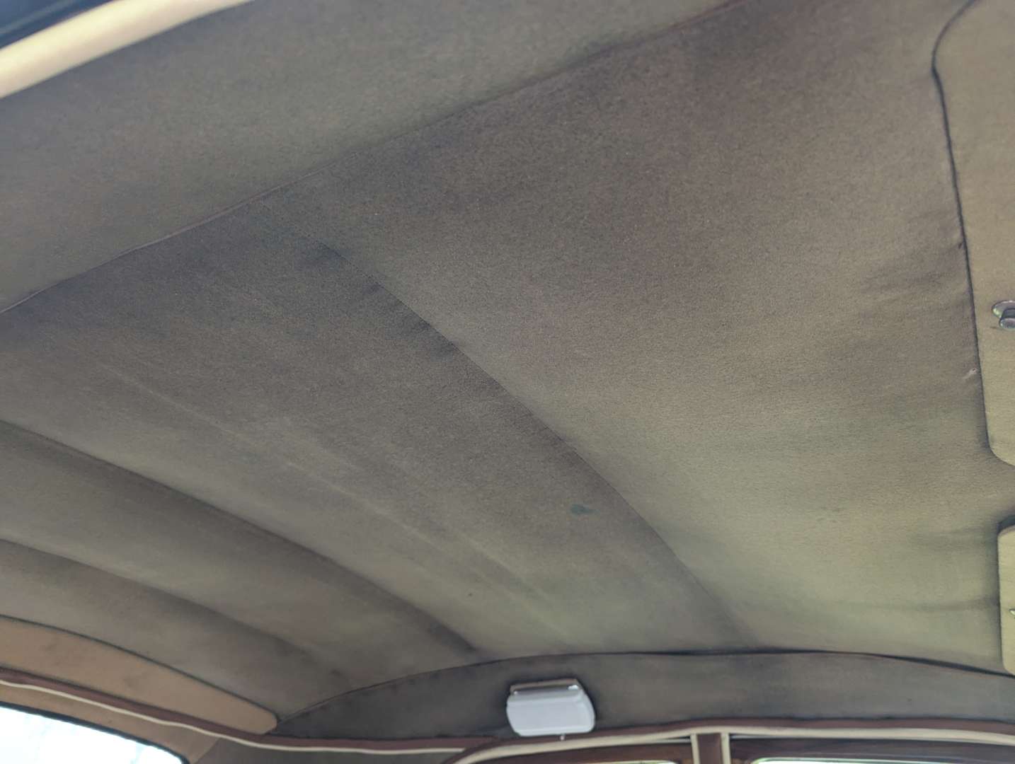 <p>1952 RILEY RME 1.5 SALOON</p>