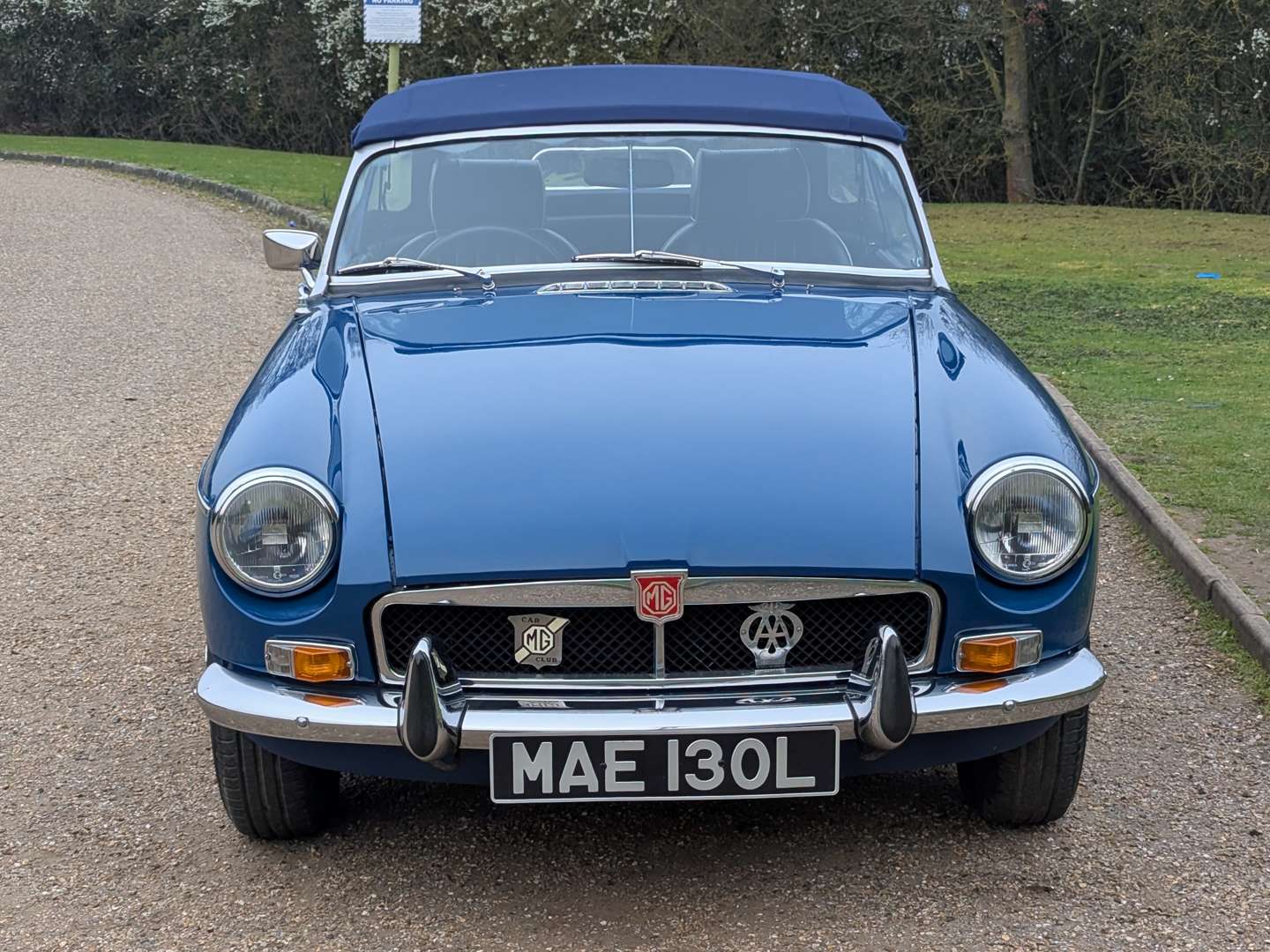 <p>1972 MG B ROADSTER</p>