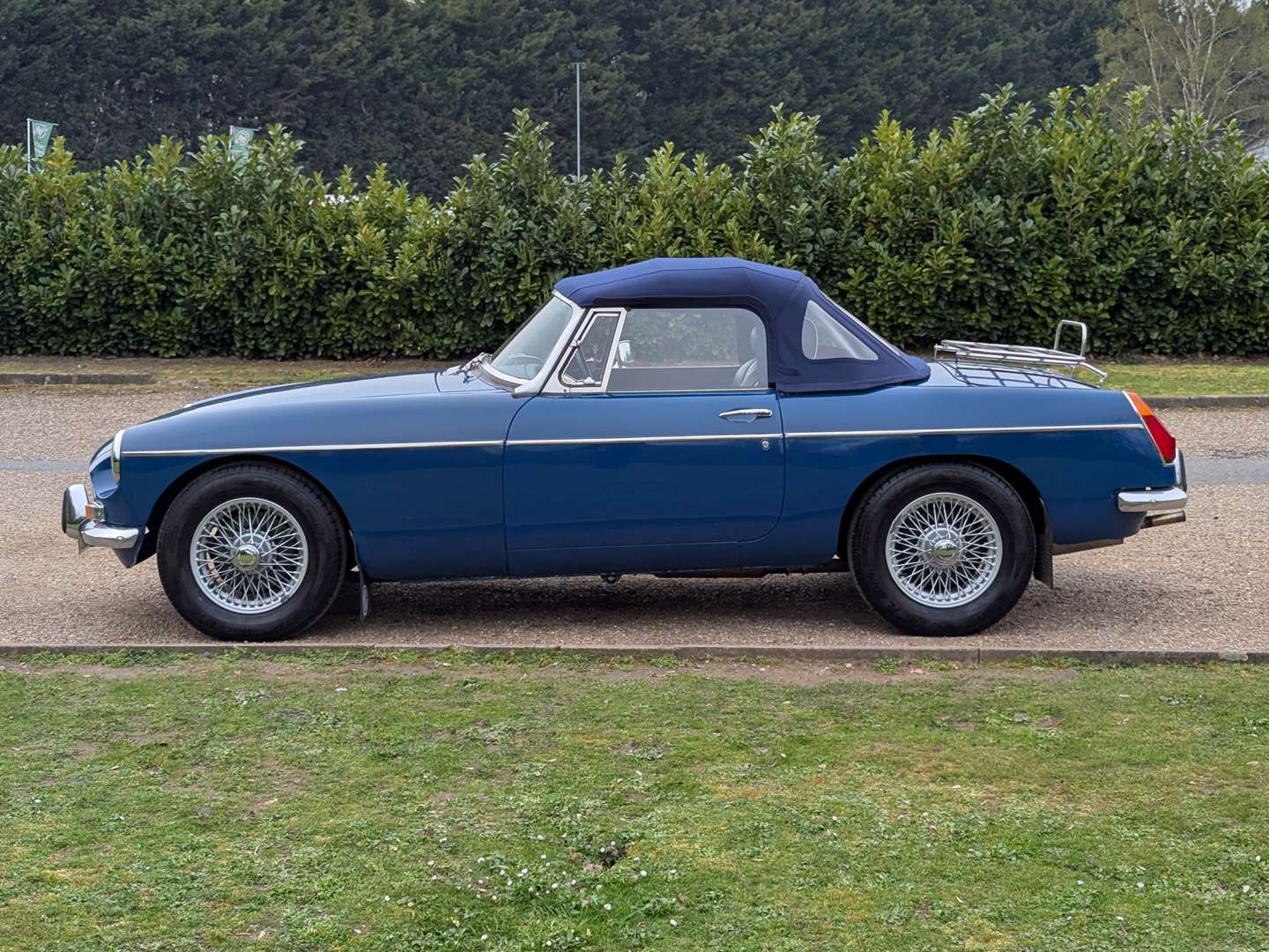 <p>1972 MG B ROADSTER</p>