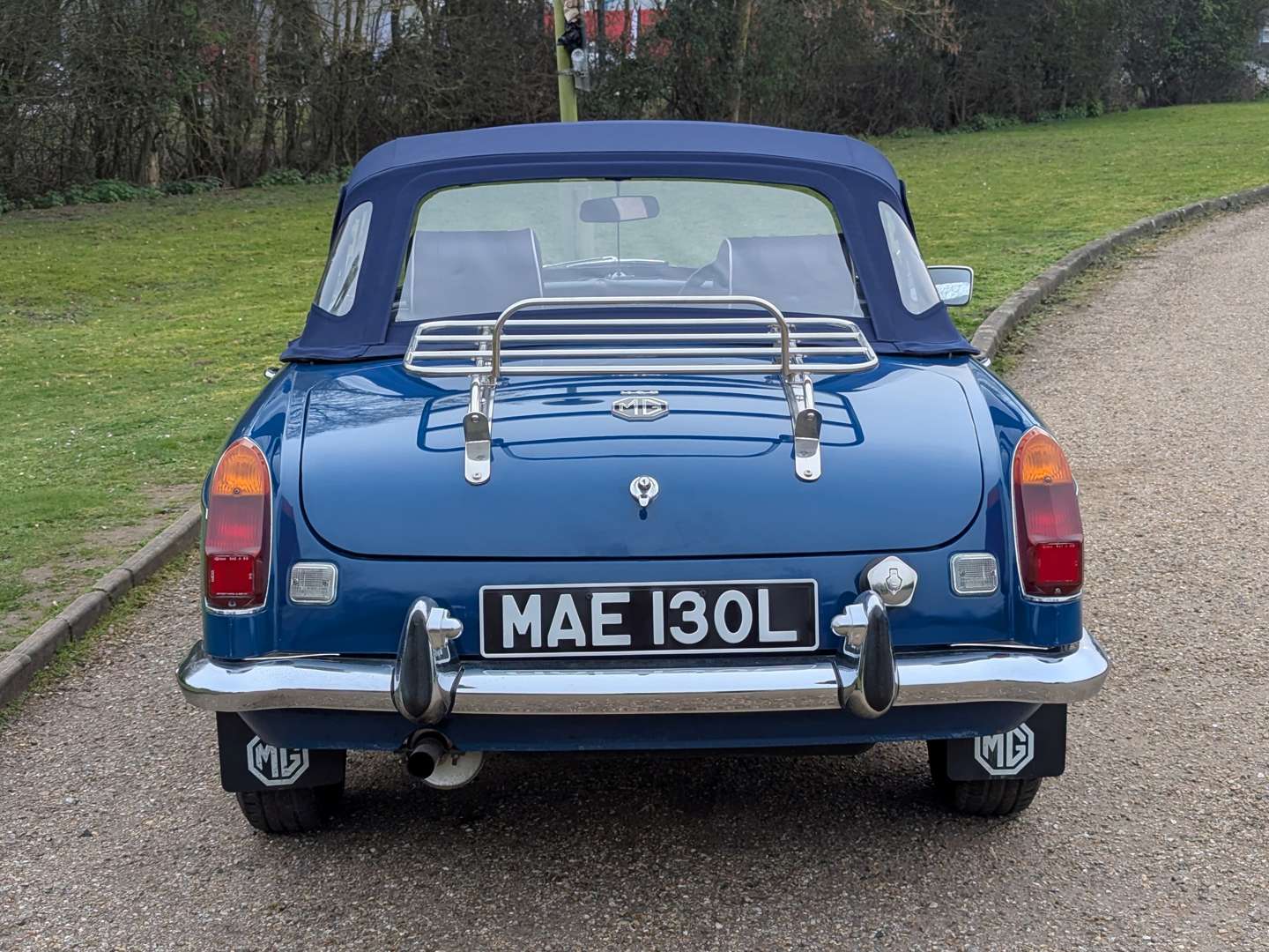 <p>1972 MG B ROADSTER</p>
