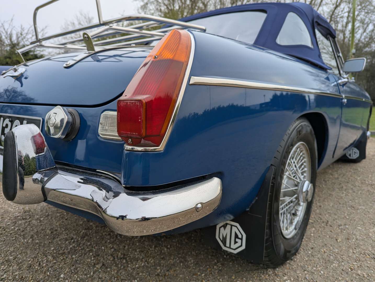 <p>1972 MG B ROADSTER</p>
