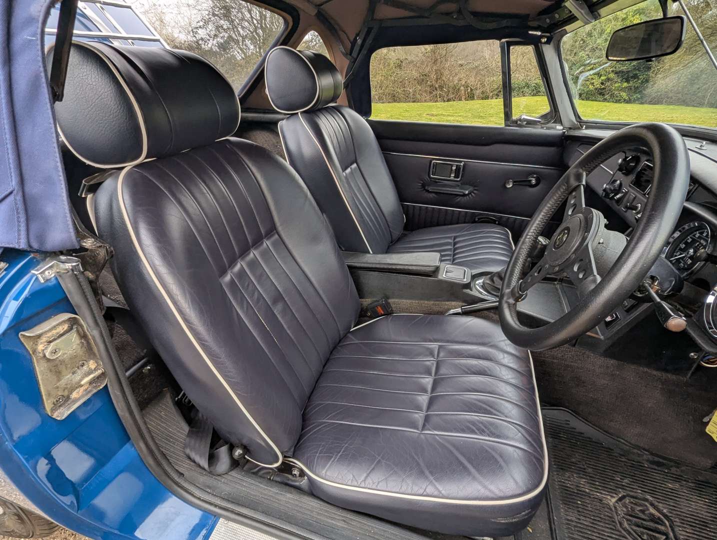 <p>1972 MG B ROADSTER</p>