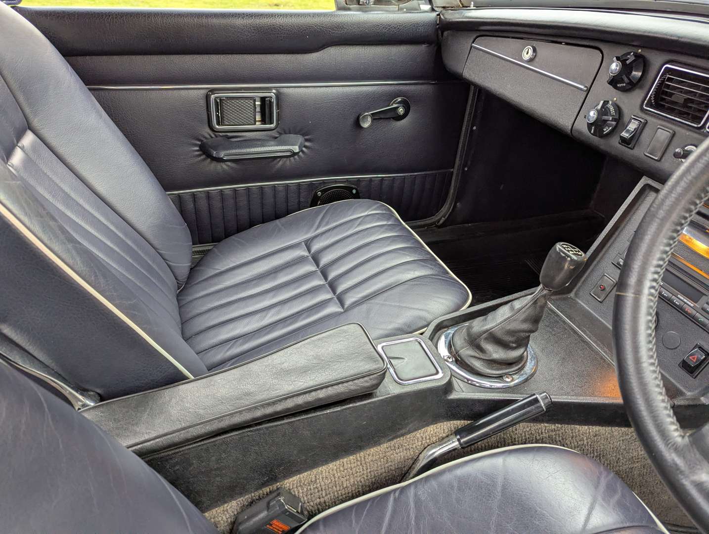 <p>1972 MG B ROADSTER</p>