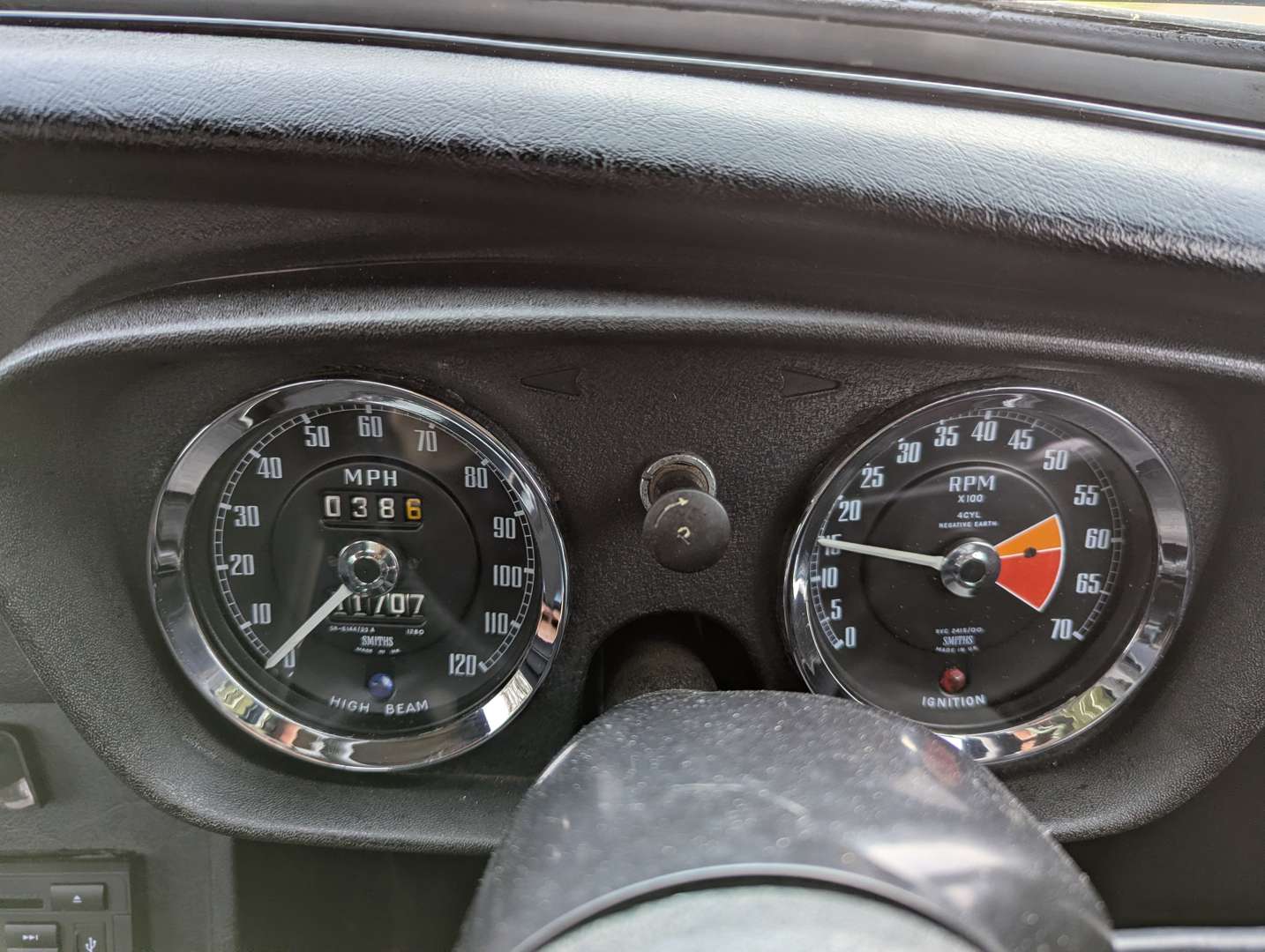 <p>1972 MG B ROADSTER</p>