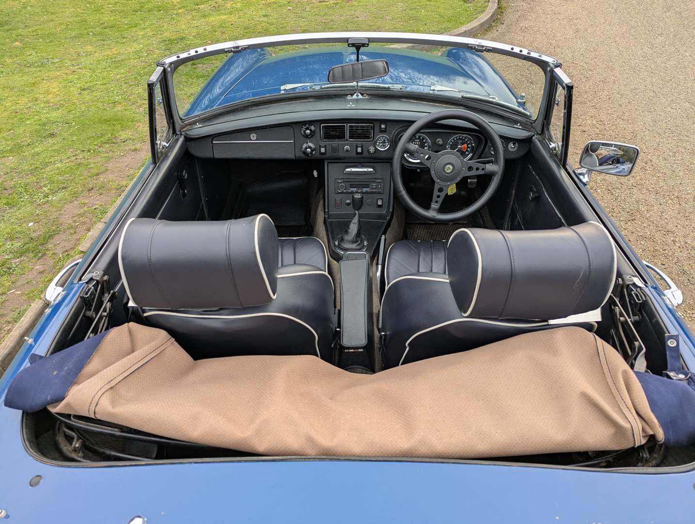 <p>1972 MG B ROADSTER</p>