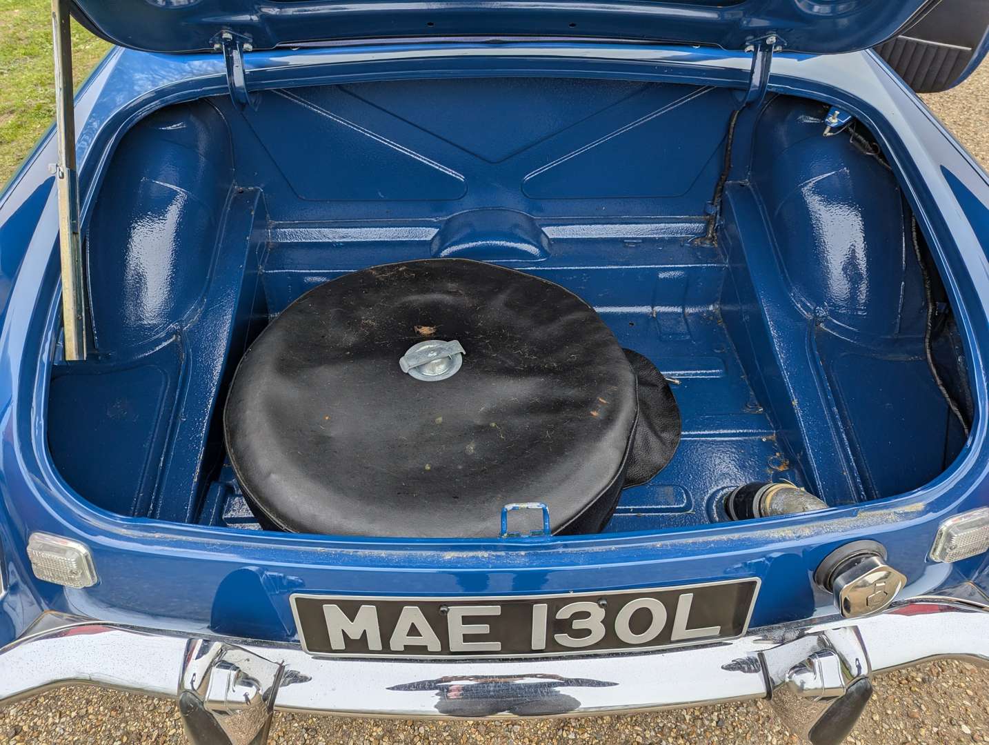 <p>1972 MG B ROADSTER</p>