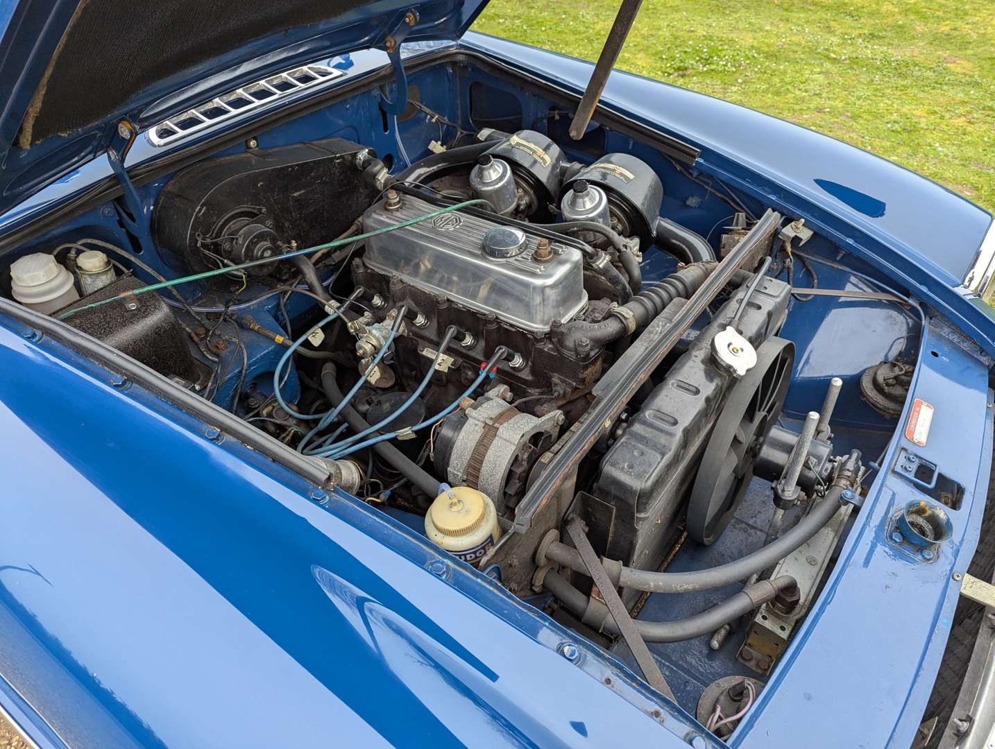 <p>1972 MG B ROADSTER</p>