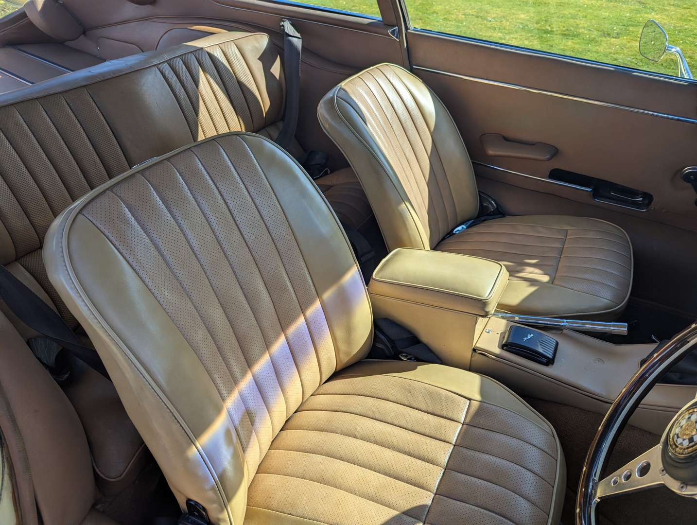 <p>1970 JAGUAR E-TYPE &nbsp;4.2 FHC SIII&nbsp;</p>