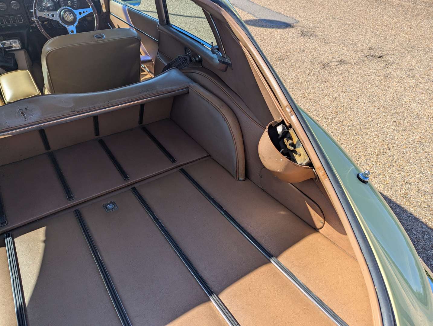 <p>1970 JAGUAR E-TYPE &nbsp;4.2 FHC SIII&nbsp;</p>