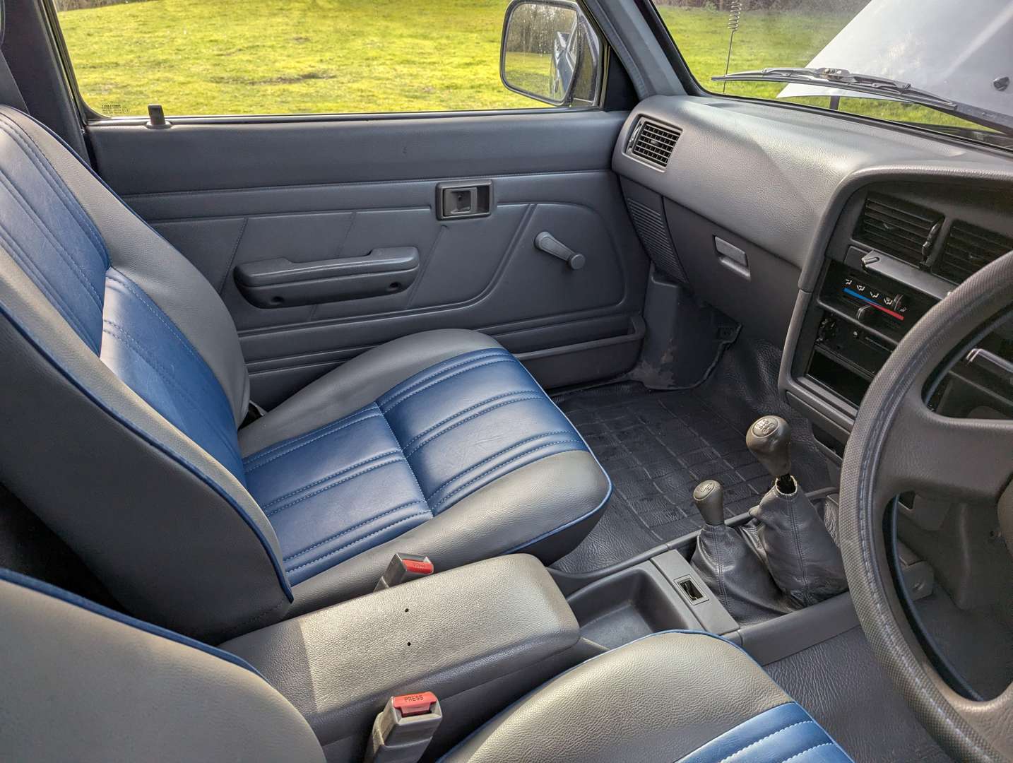 <p>1992 TOYOTA HI-LUX 4X4 DIESEL</p>