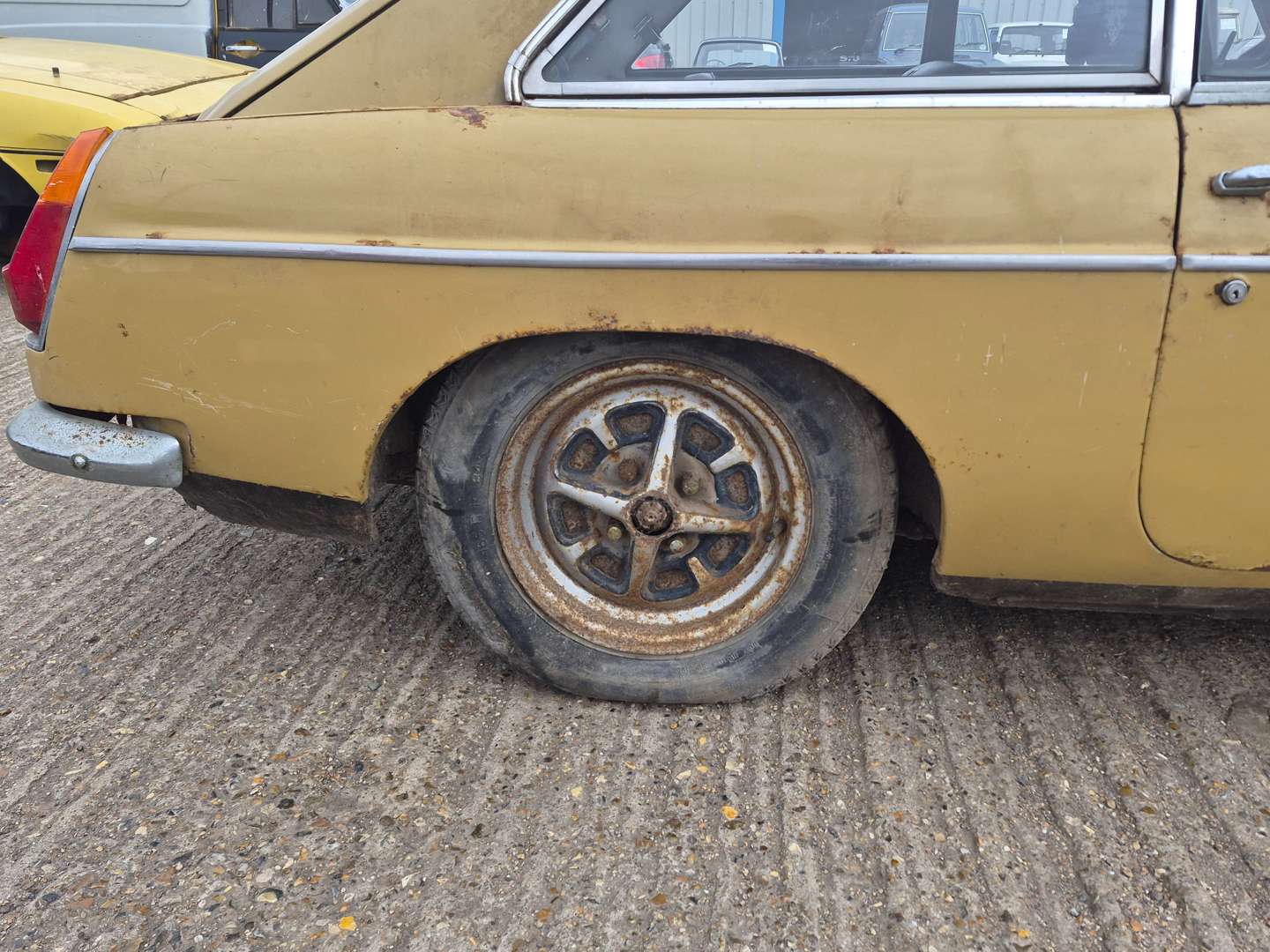 <p>1973 MG B GT - ONE REGISTERED OWNER</p>