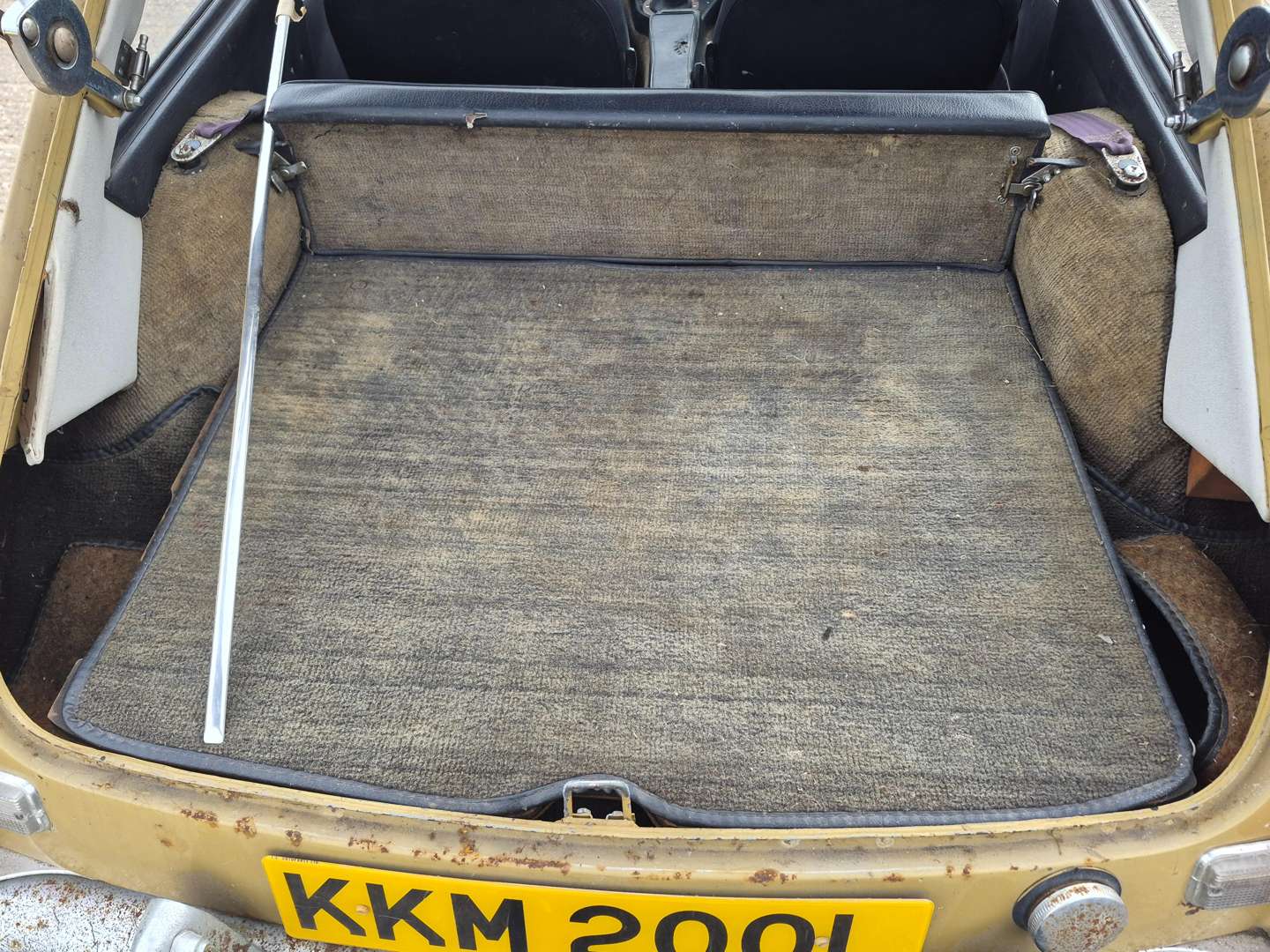 <p>1973 MG B GT - ONE REGISTERED OWNER</p>