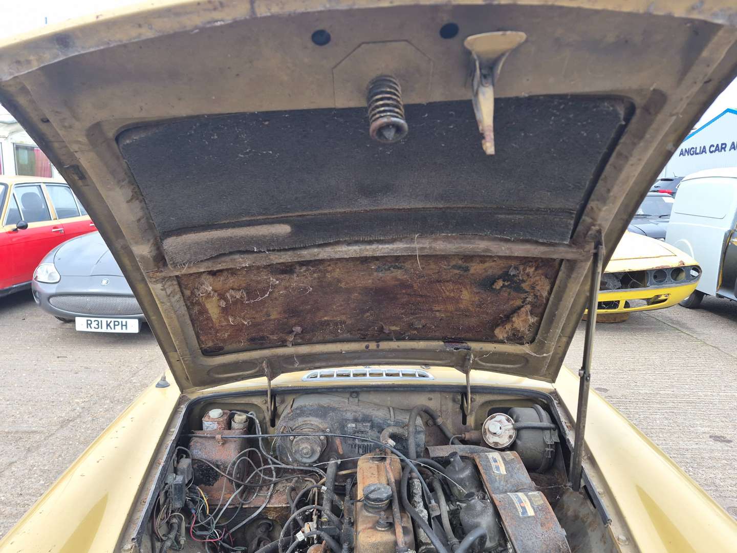 <p>1973 MG B GT - ONE REGISTERED OWNER</p>