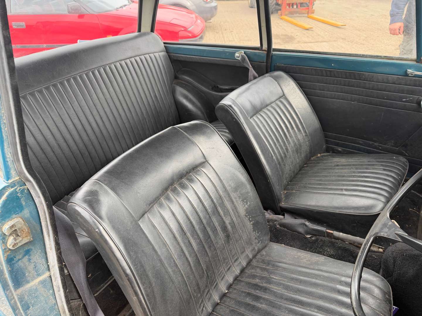 <p>1968 TRIUMPH HERALD SALOON</p>