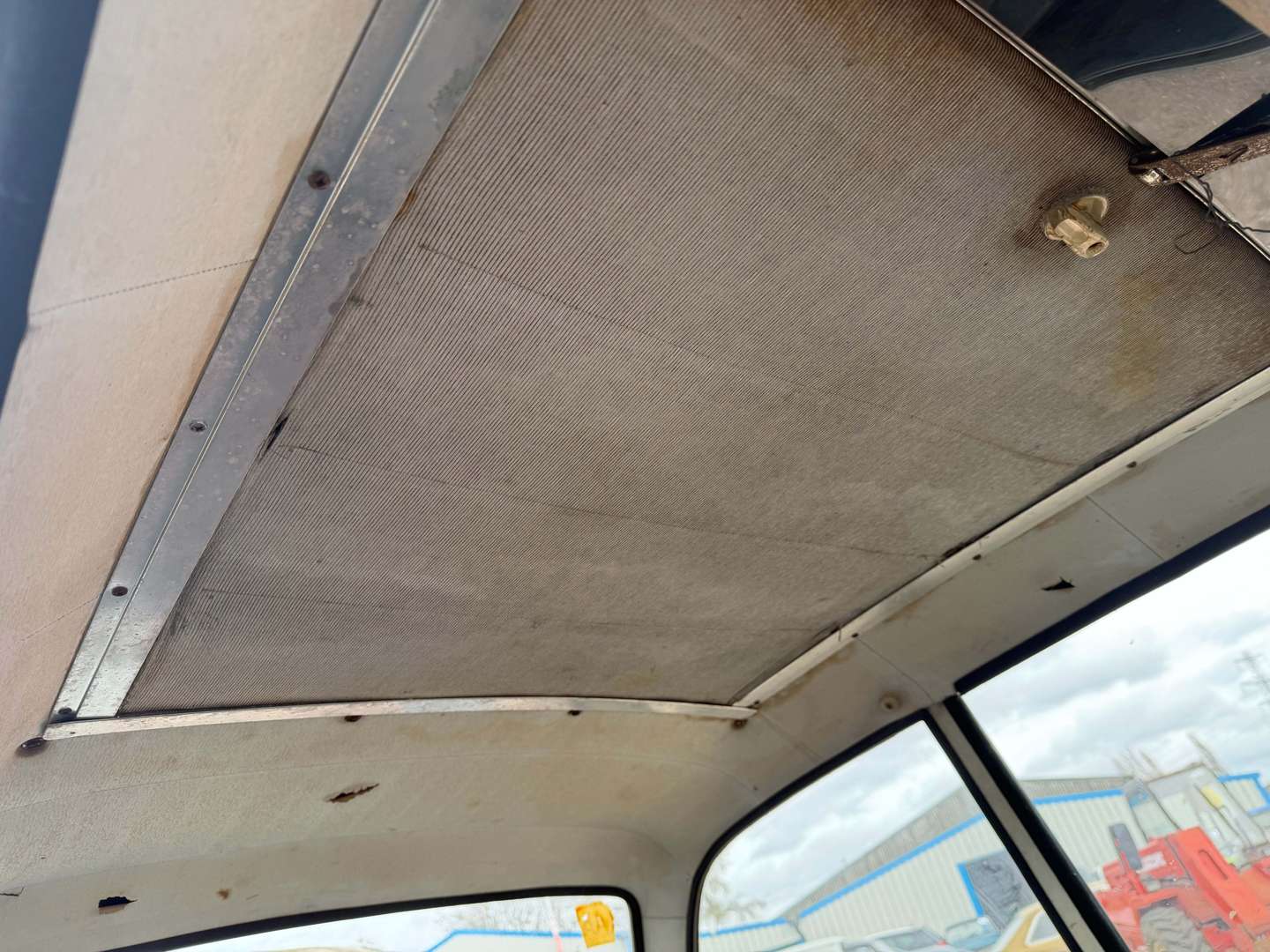 <p>1968 TRIUMPH HERALD SALOON</p>