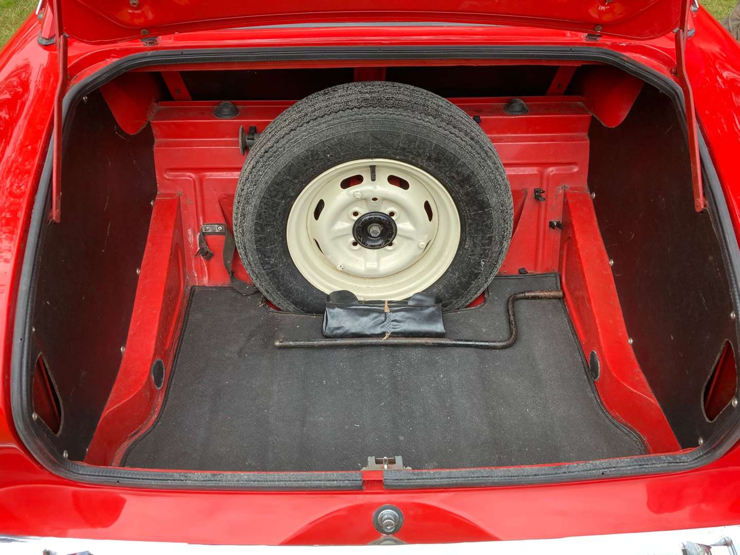 <p>1964 SUNBEAM ALPINE MKIV GT</p>