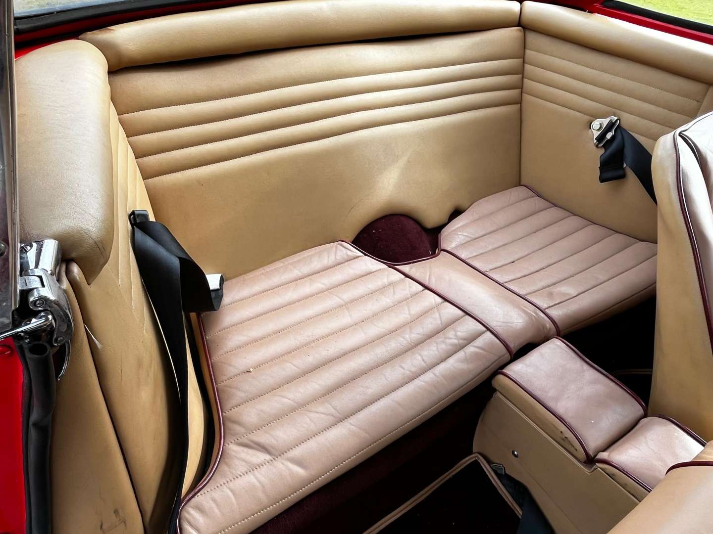 <p>1964 SUNBEAM ALPINE MKIV GT</p>