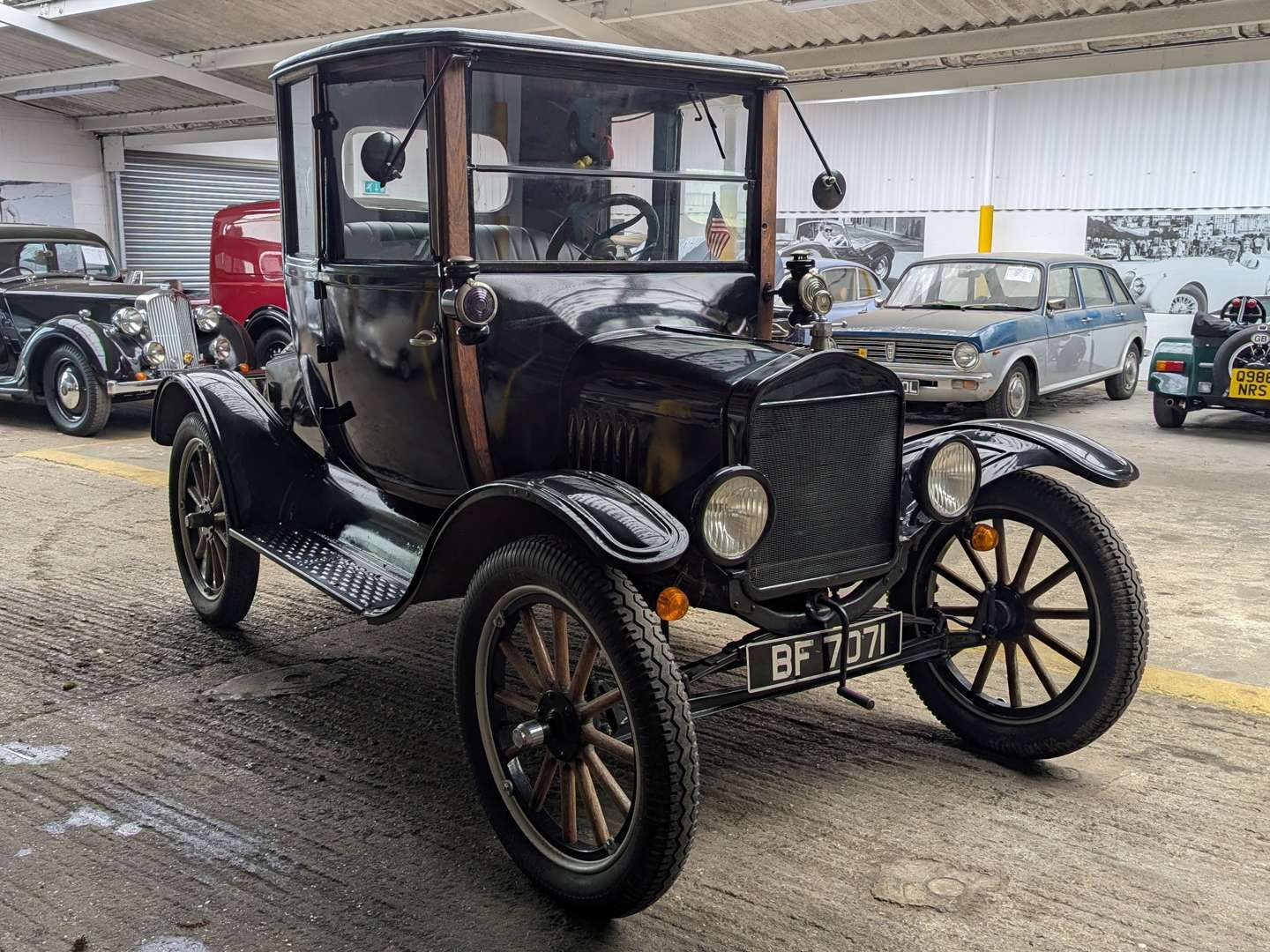 <p>1918 FORD MODEL T DOCTORS COUPE</p>