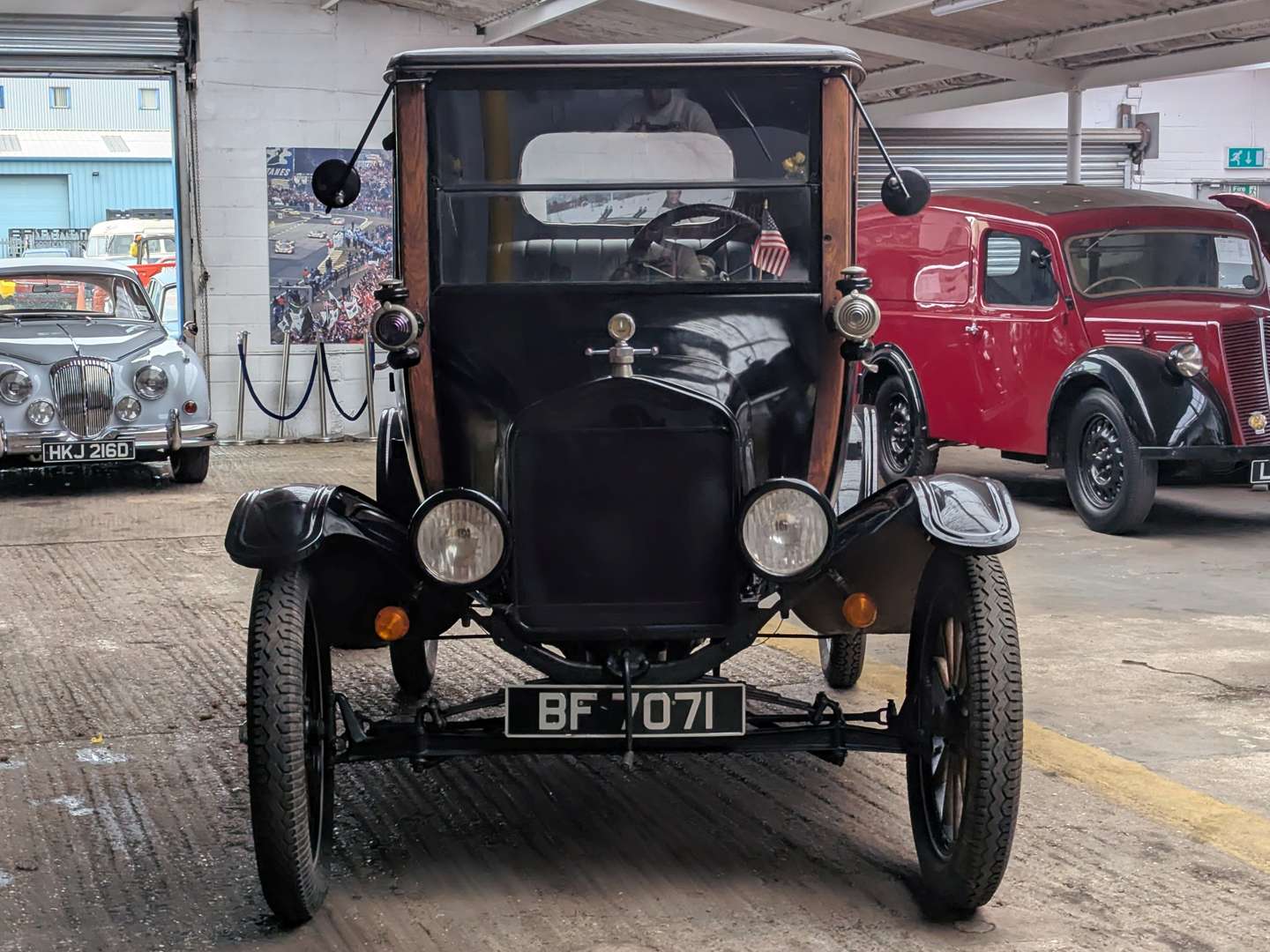 <p>1918 FORD MODEL T DOCTORS COUPE</p>