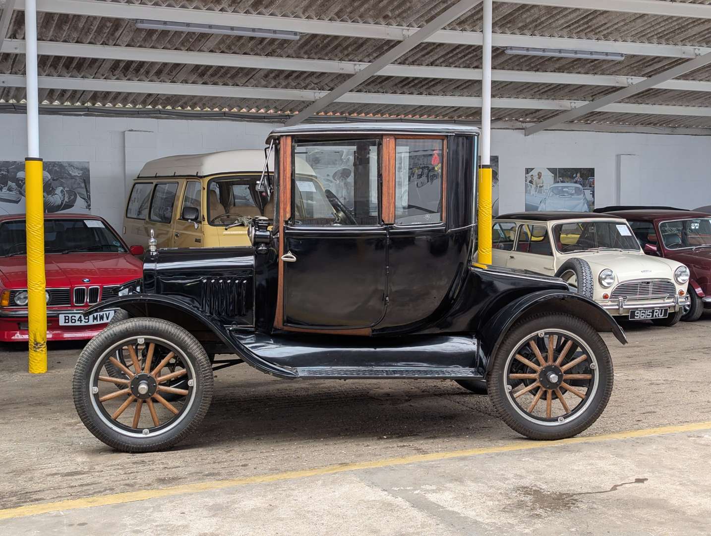 <p>1918 FORD MODEL T DOCTORS COUPE</p>