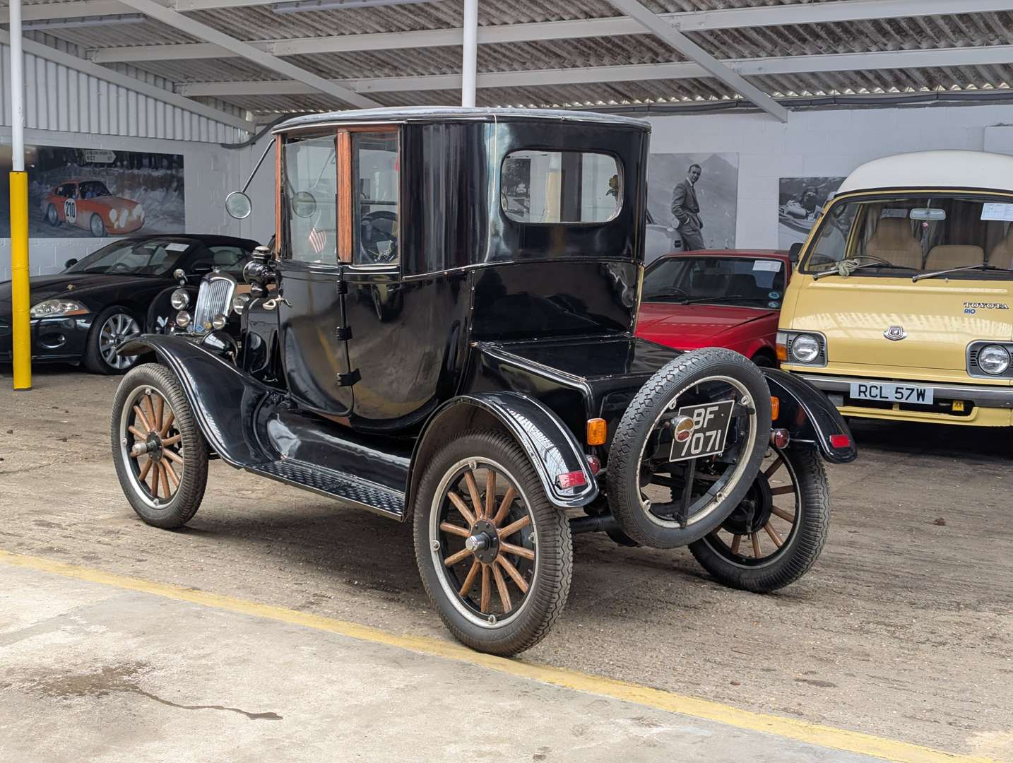 <p>1918 FORD MODEL T DOCTORS COUPE</p>
