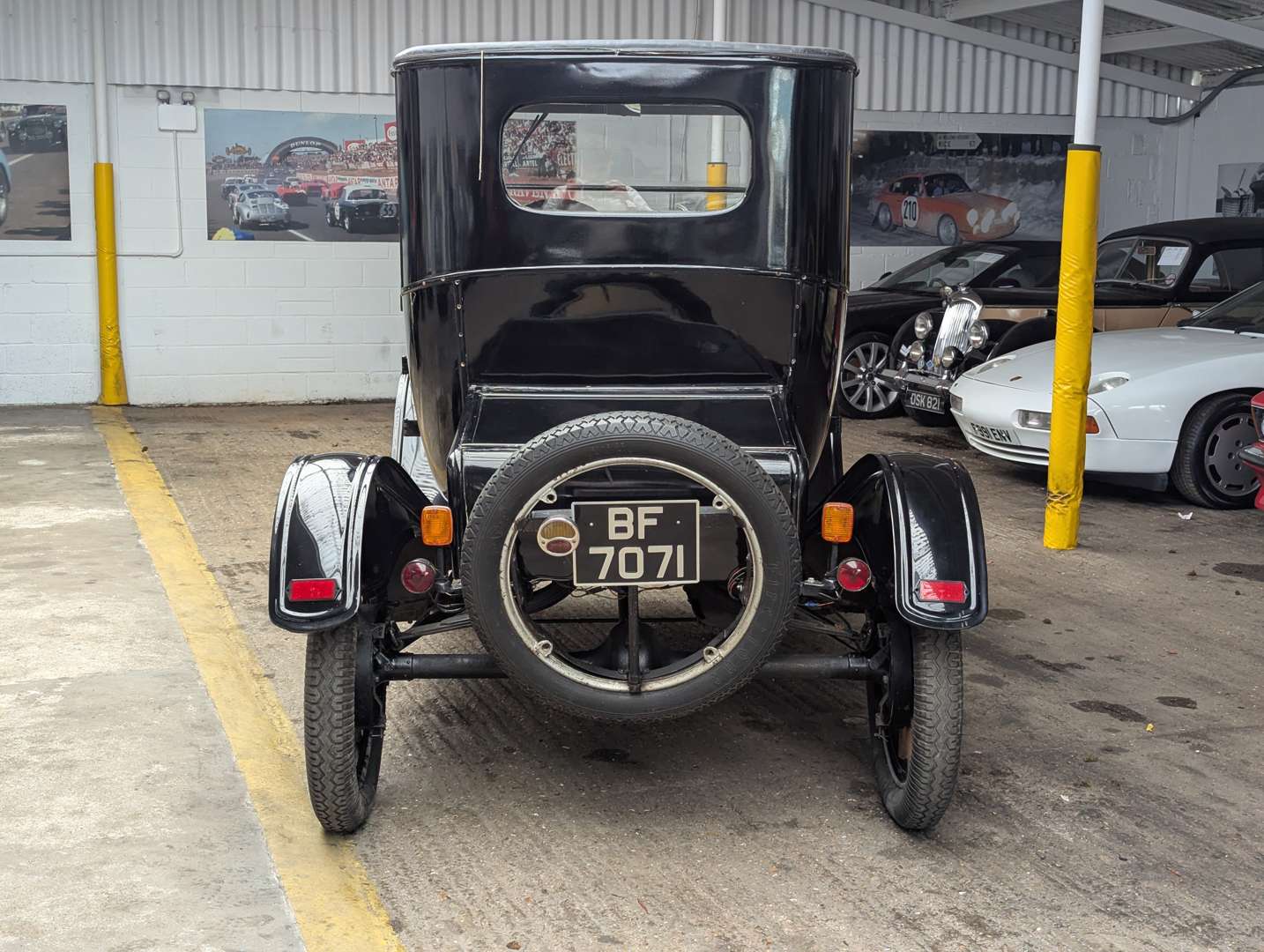 <p>1918 FORD MODEL T DOCTORS COUPE</p>