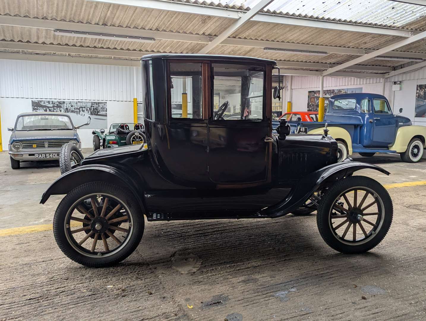 <p>1918 FORD MODEL T DOCTORS COUPE</p>
