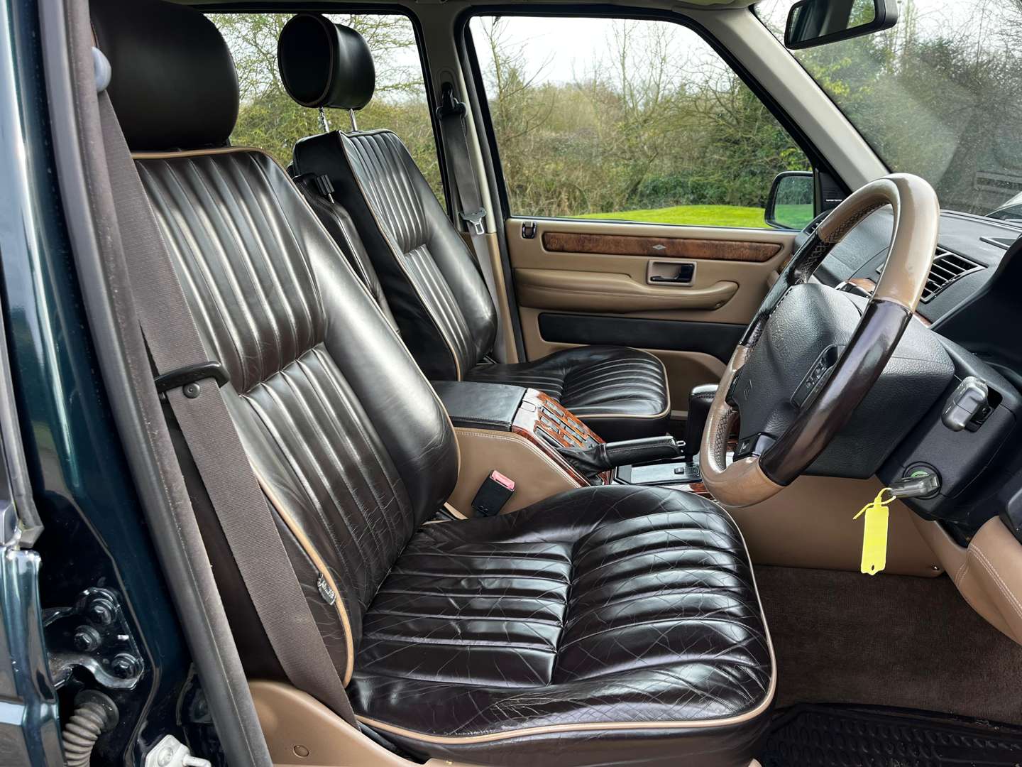 <p>2000 RANGE ROVER HSE AUTO</p>