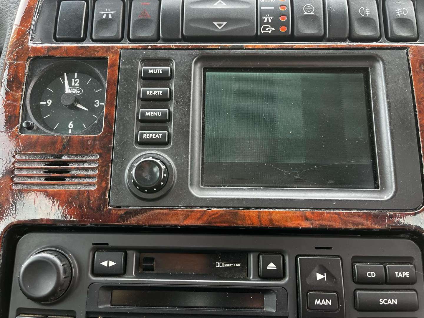 <p>2000 RANGE ROVER HSE AUTO</p>