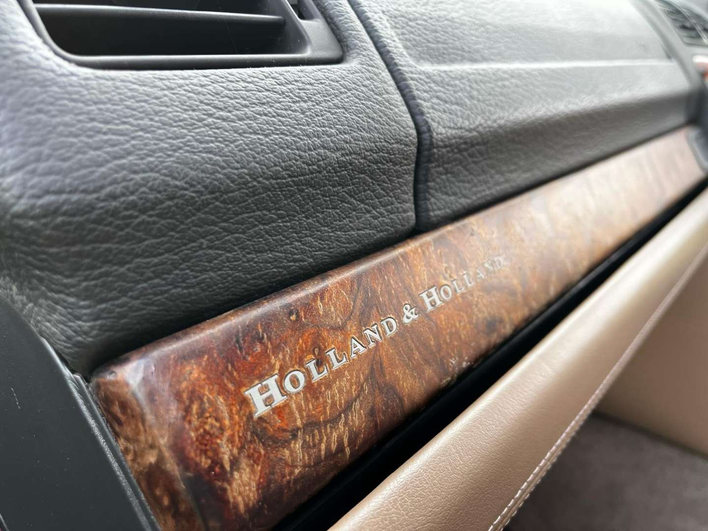 <p>2000 RANGE ROVER HSE AUTO</p>