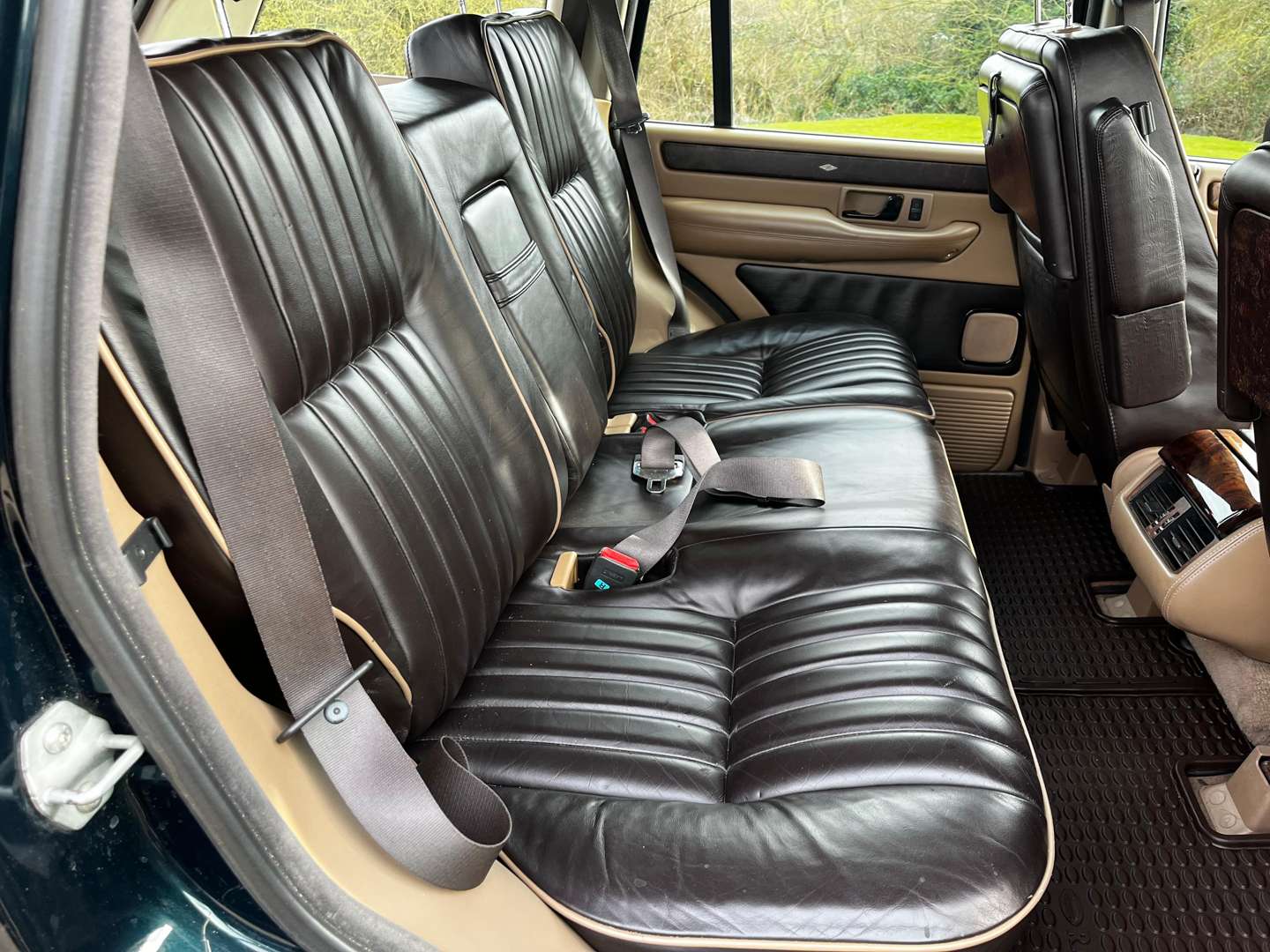 <p>2000 RANGE ROVER HSE AUTO</p>