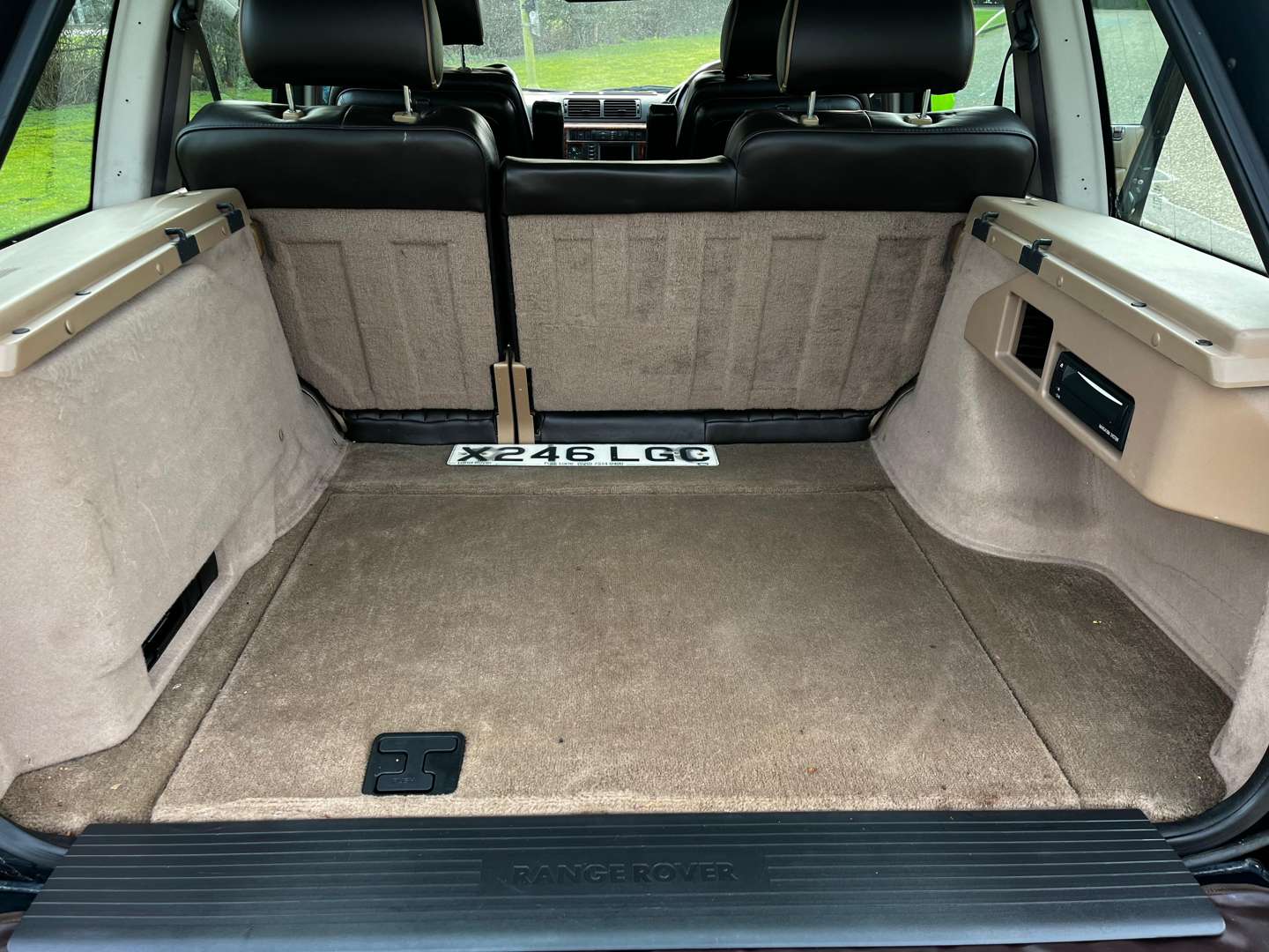 <p>2000 RANGE ROVER HSE AUTO</p>