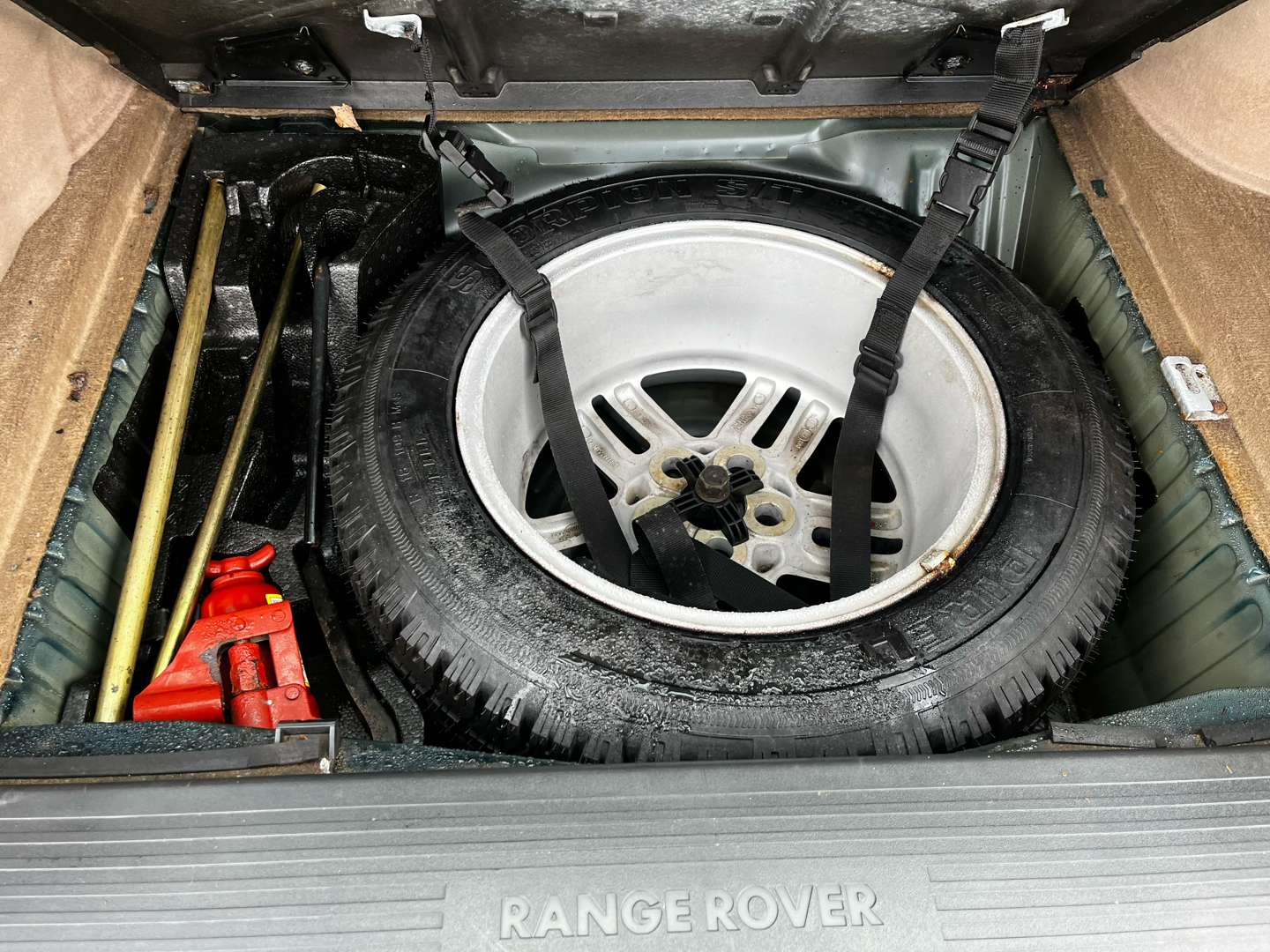 <p>2000 RANGE ROVER HSE AUTO</p>