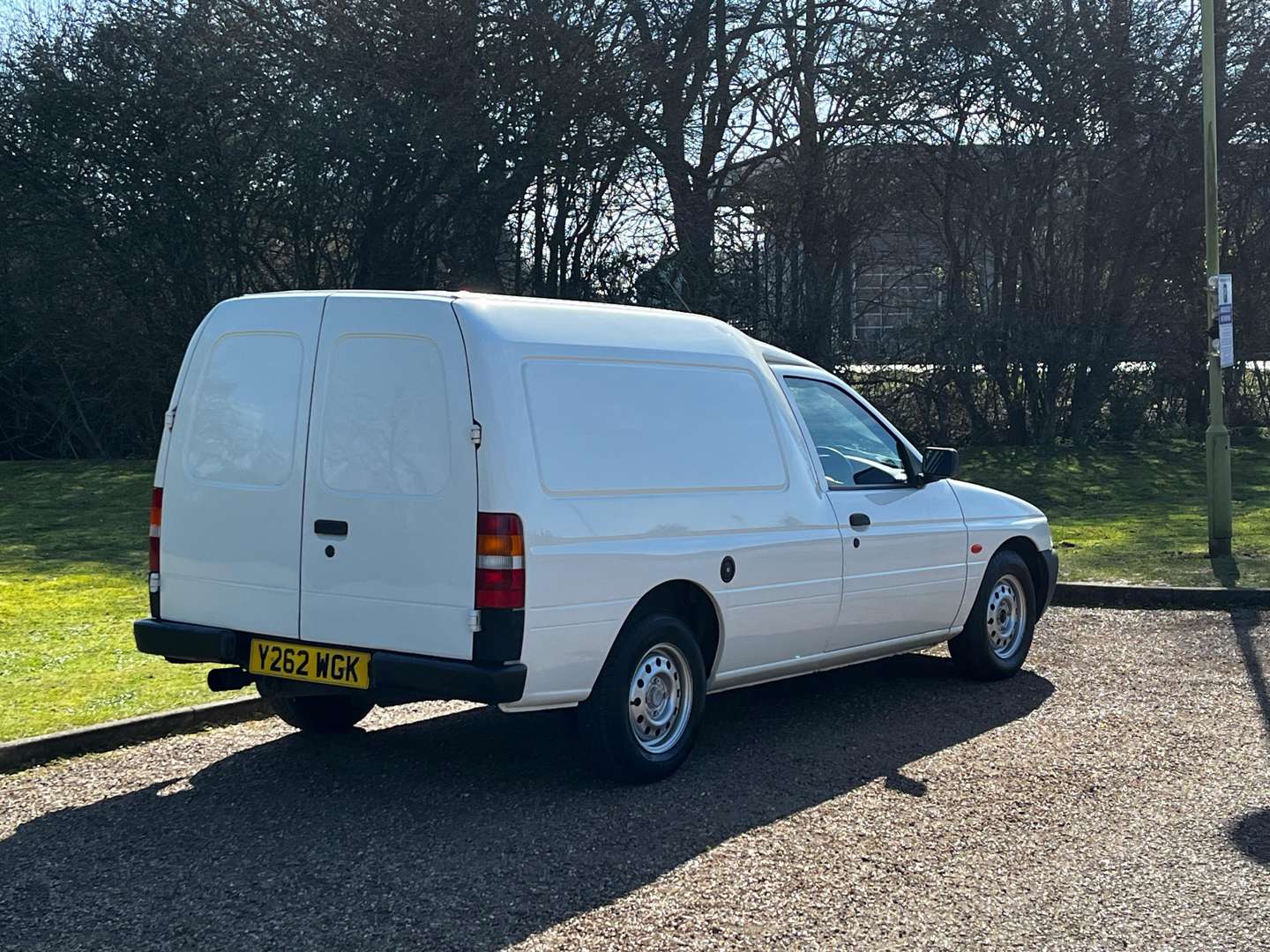 <p>2001 FORD ESCORT VAN 55D</p>