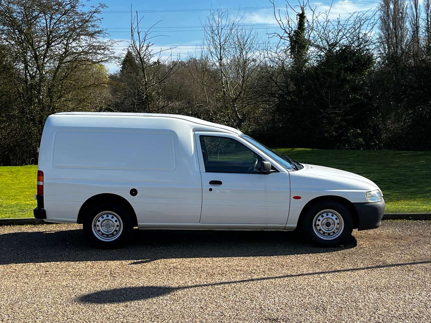 <p>2001 FORD ESCORT VAN 55D</p>
