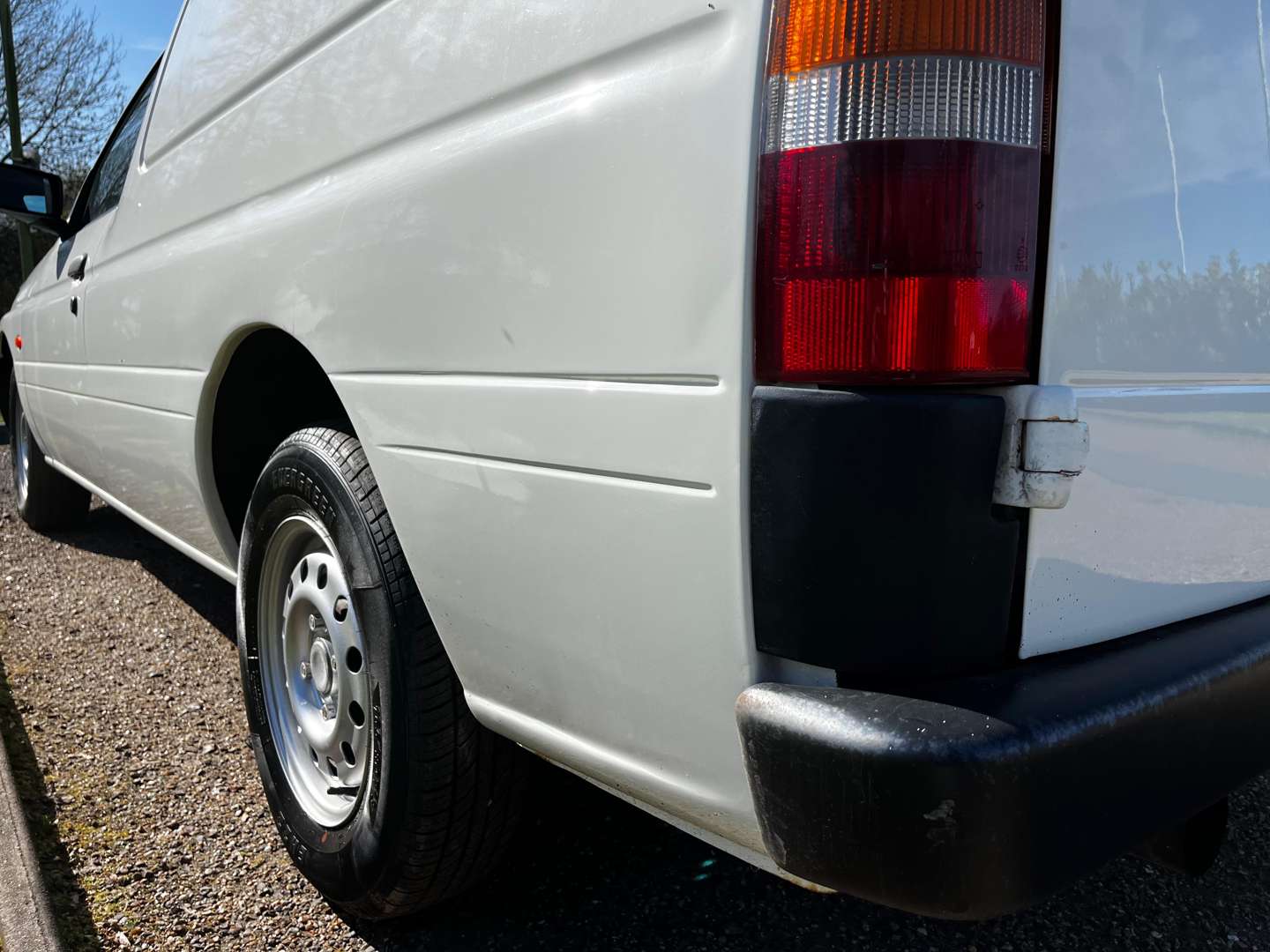 <p>2001 FORD ESCORT VAN 55D</p>