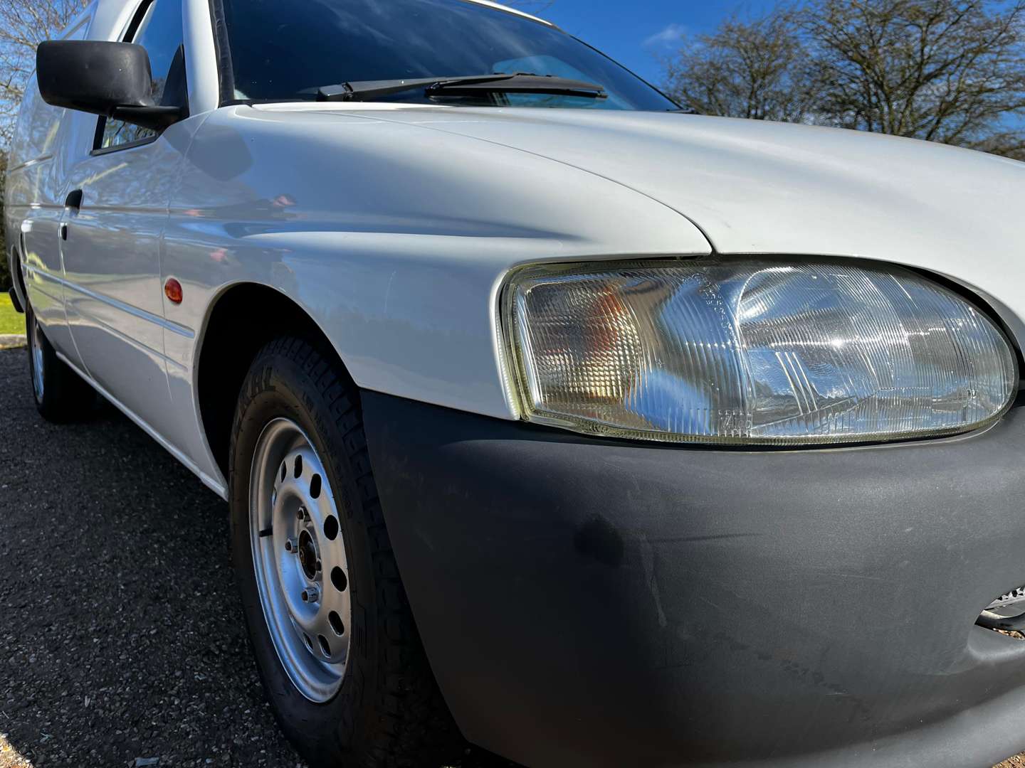 <p>2001 FORD ESCORT VAN 55D</p>