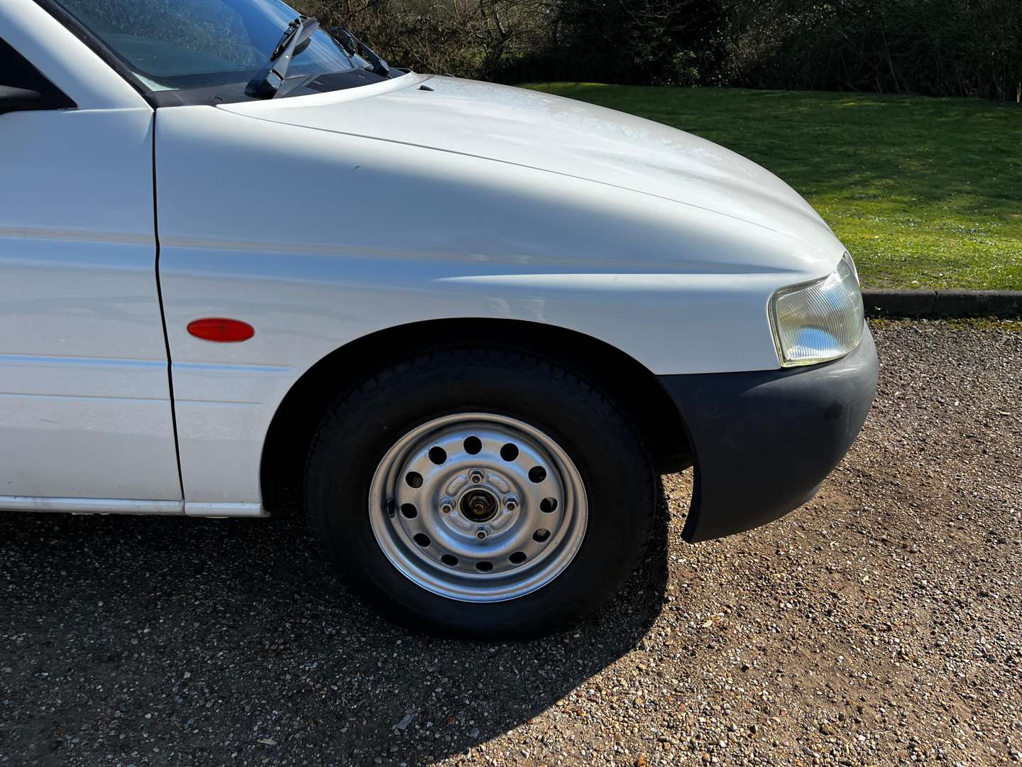 <p>2001 FORD ESCORT VAN 55D</p>