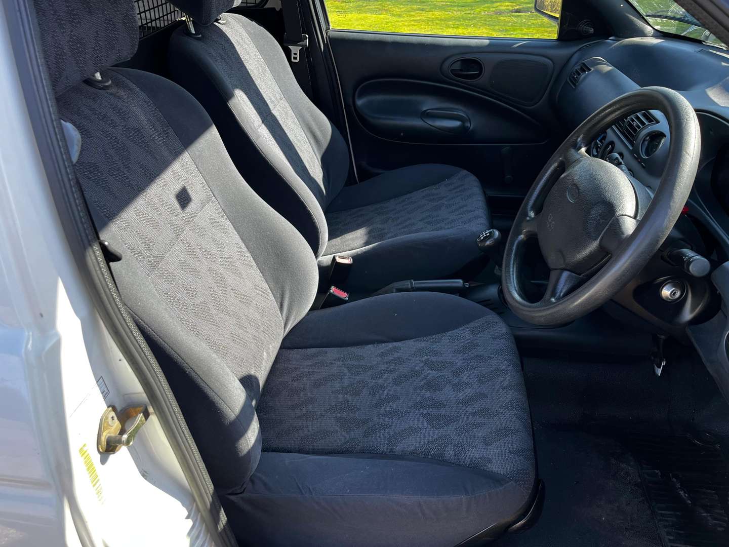 <p>2001 FORD ESCORT VAN 55D</p>