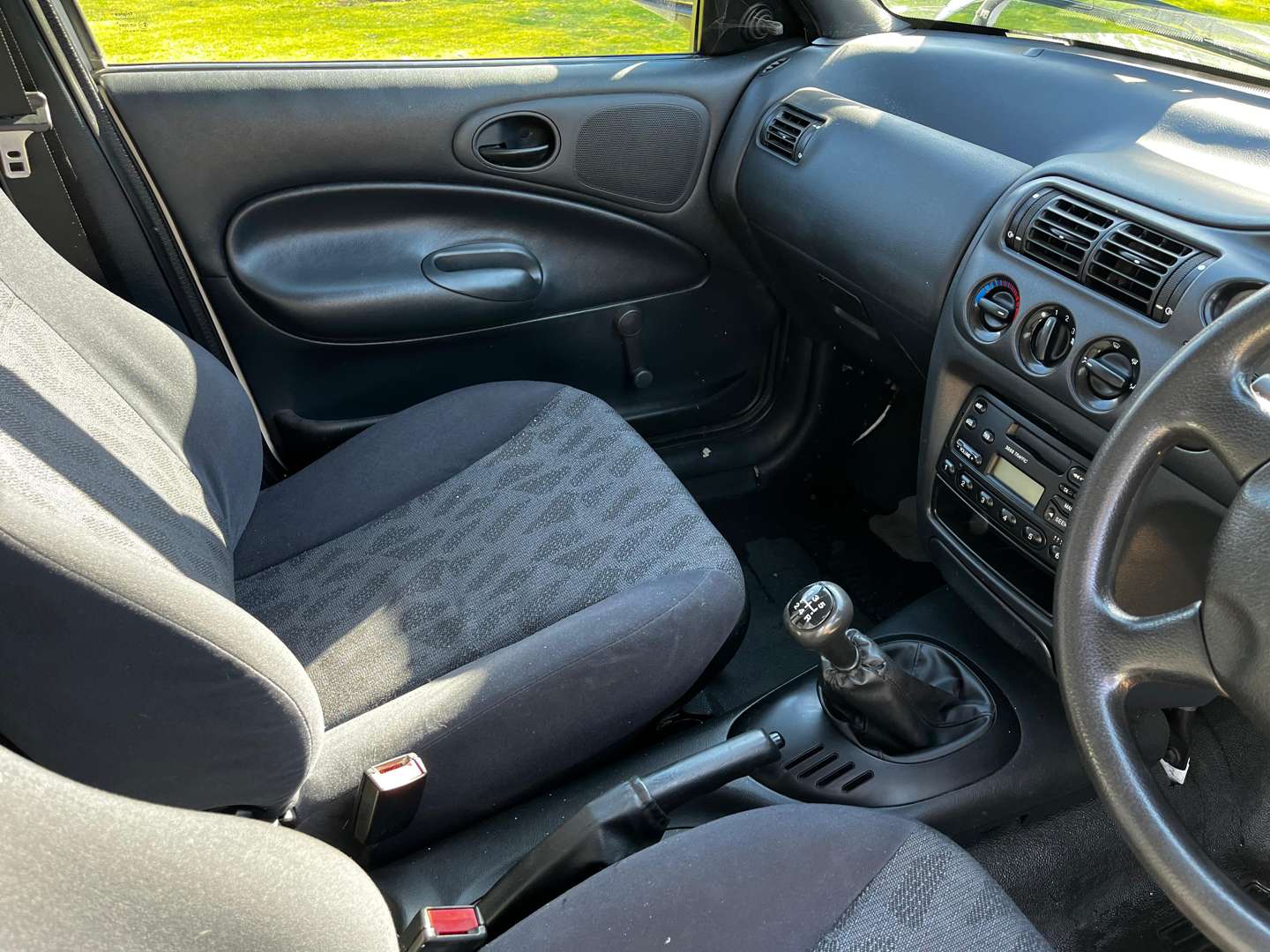 <p>2001 FORD ESCORT VAN 55D</p>