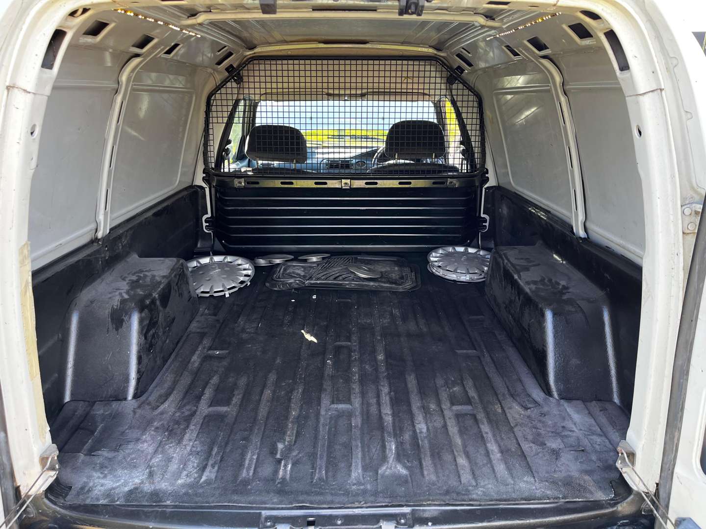 <p>2001 FORD ESCORT VAN 55D</p>