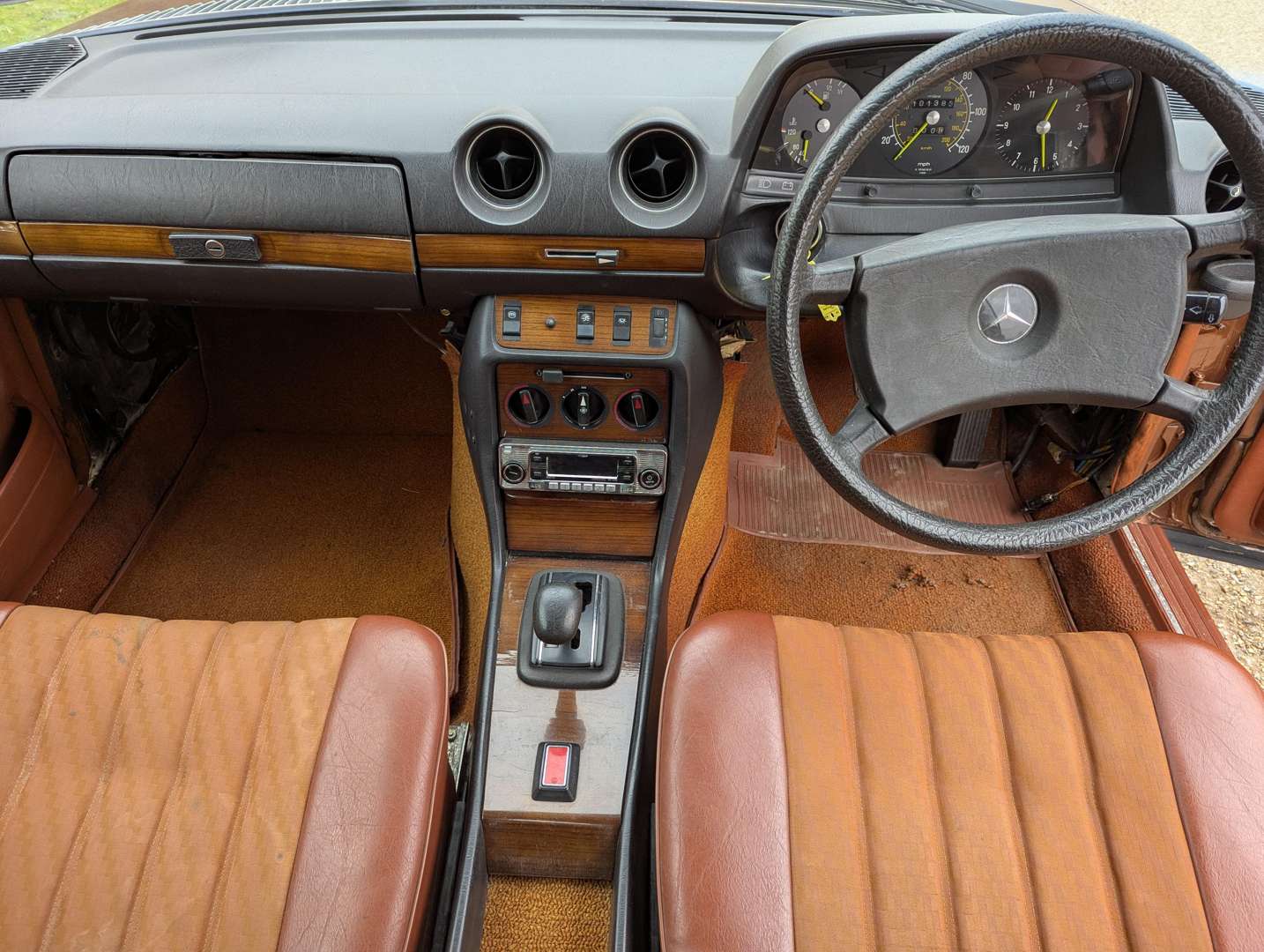 <p>1980 MERCEDES C230 C123 COUPE AUTO</p>